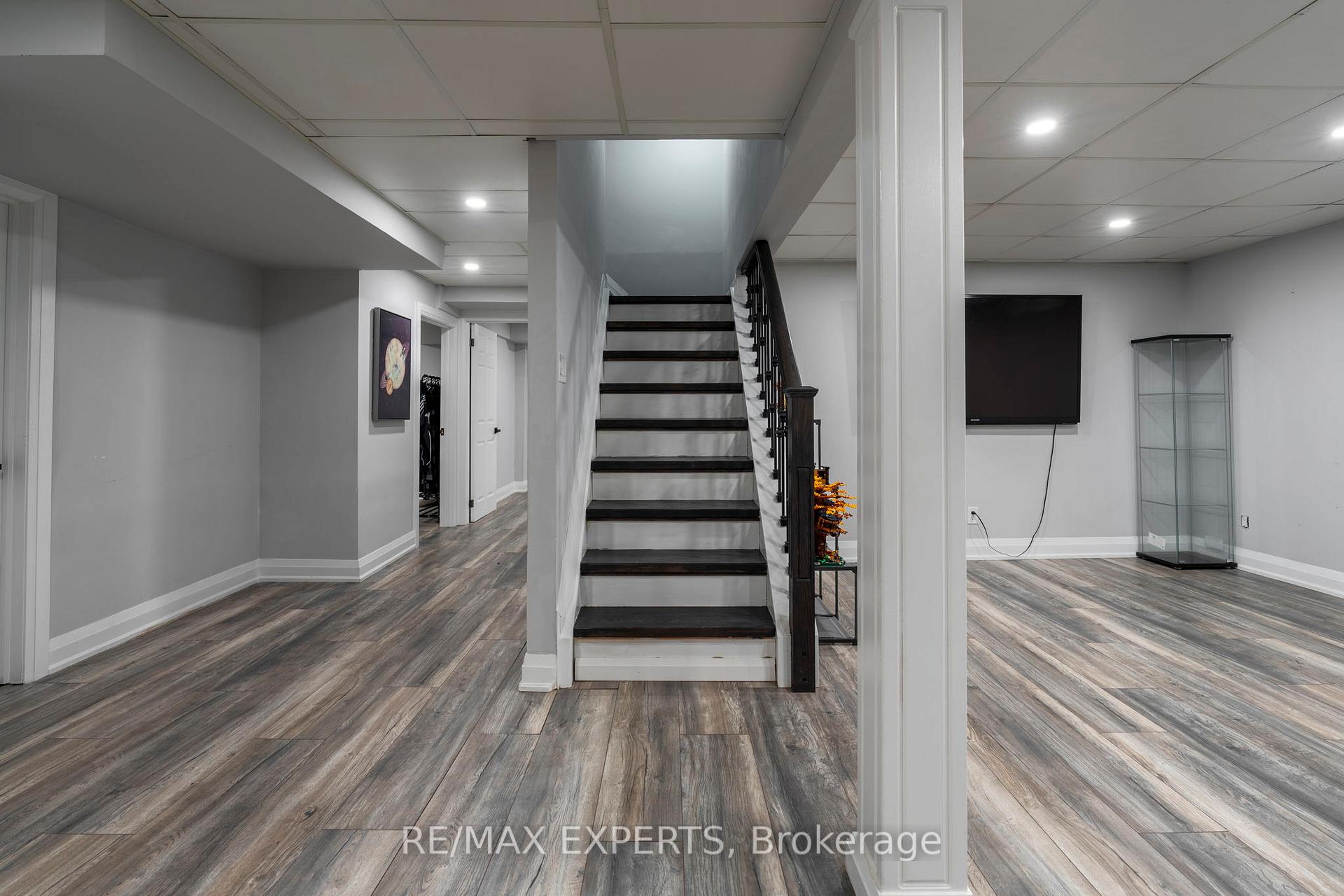 Photo 23 of 231 Ridgefield Crescent, Vaughan, Maple — HOMEH