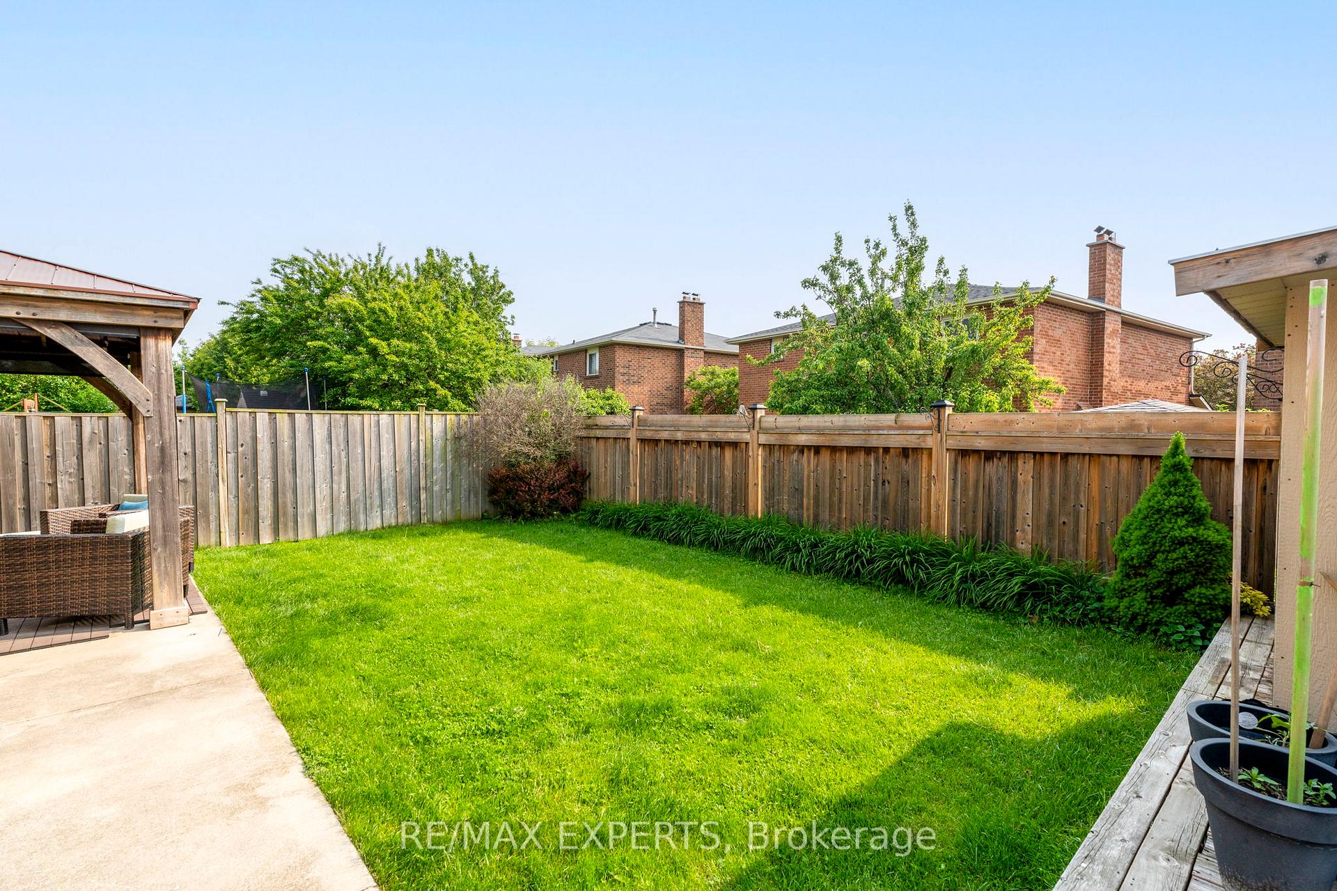 Photo 33 of 231 Ridgefield Crescent, Vaughan, Maple — HOMEH