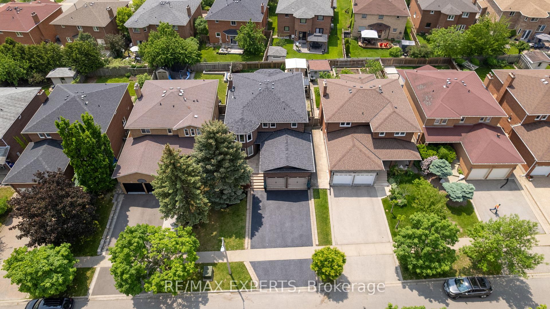 Photo 34 of 231 Ridgefield Crescent, Vaughan, Maple — HOMEH