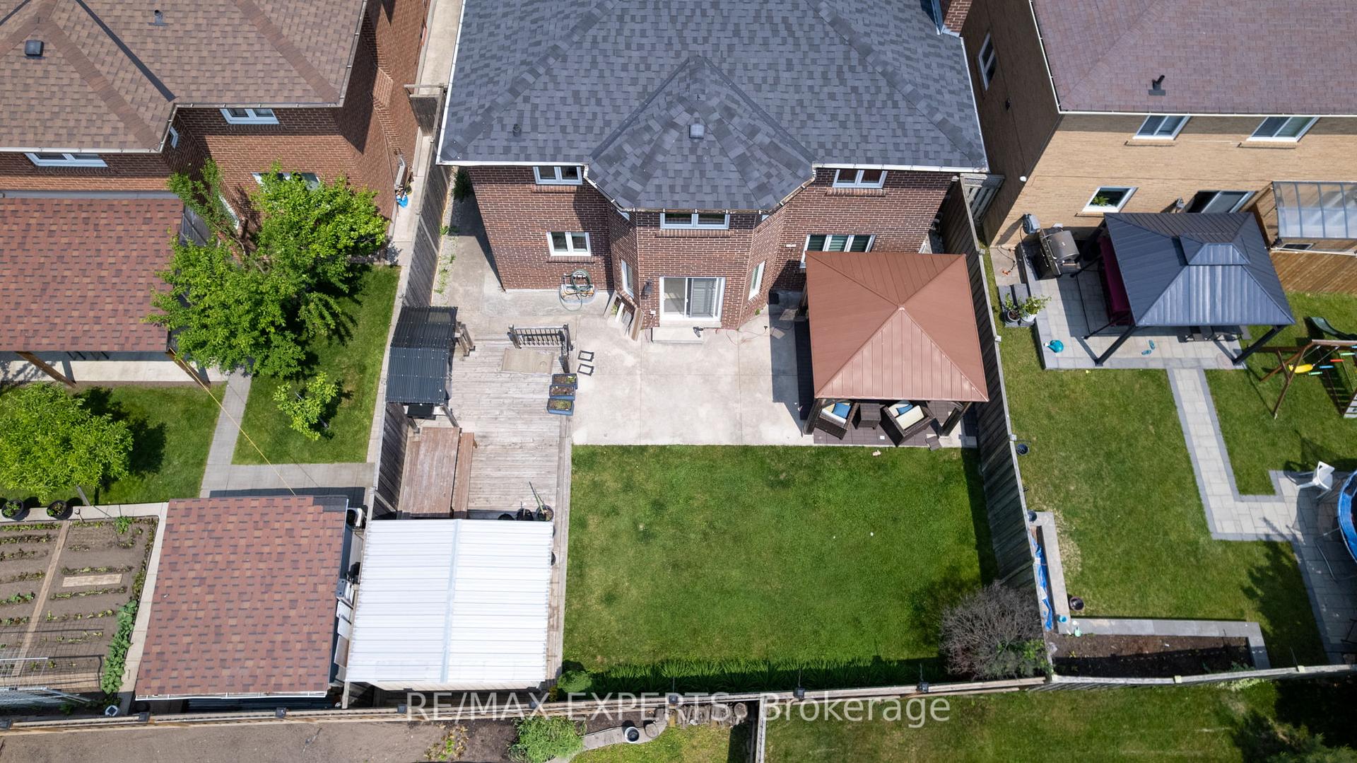 Photo 35 of 231 Ridgefield Crescent, Vaughan, Maple — HOMEH
