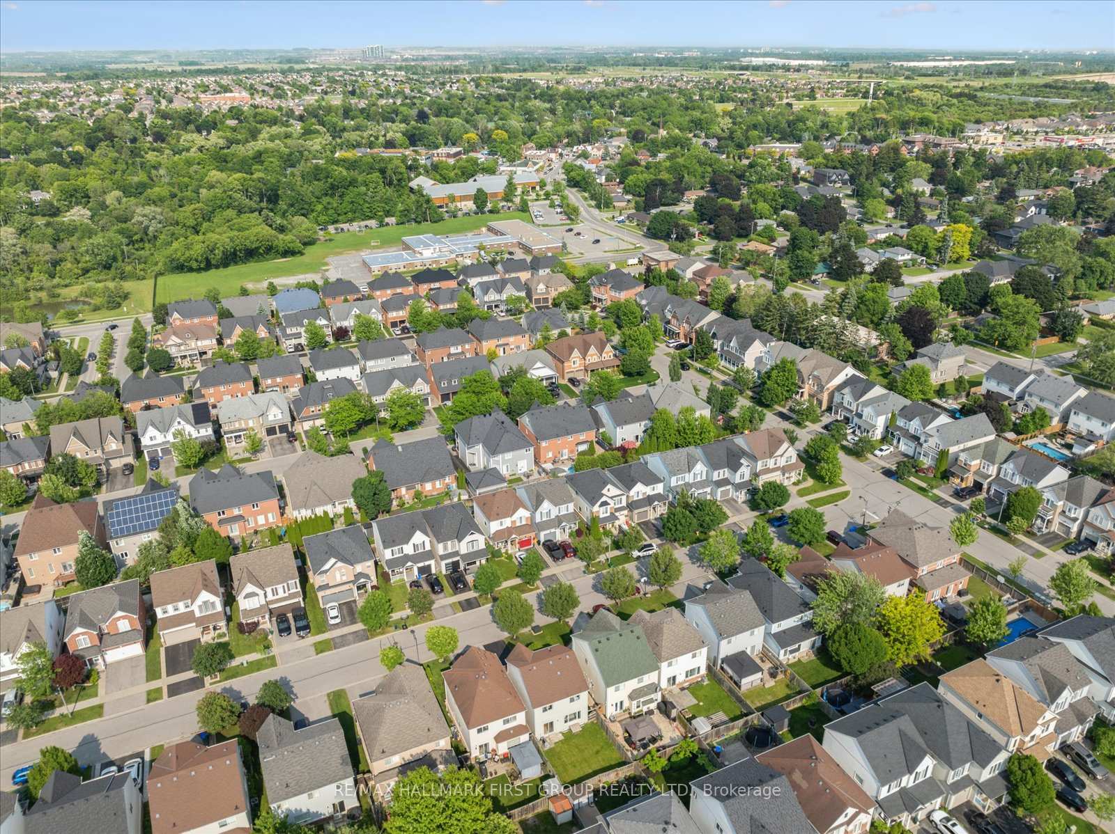 Photo 43 of 69 Vanguard Drive, Whitby, Brooklin — HOMEH
