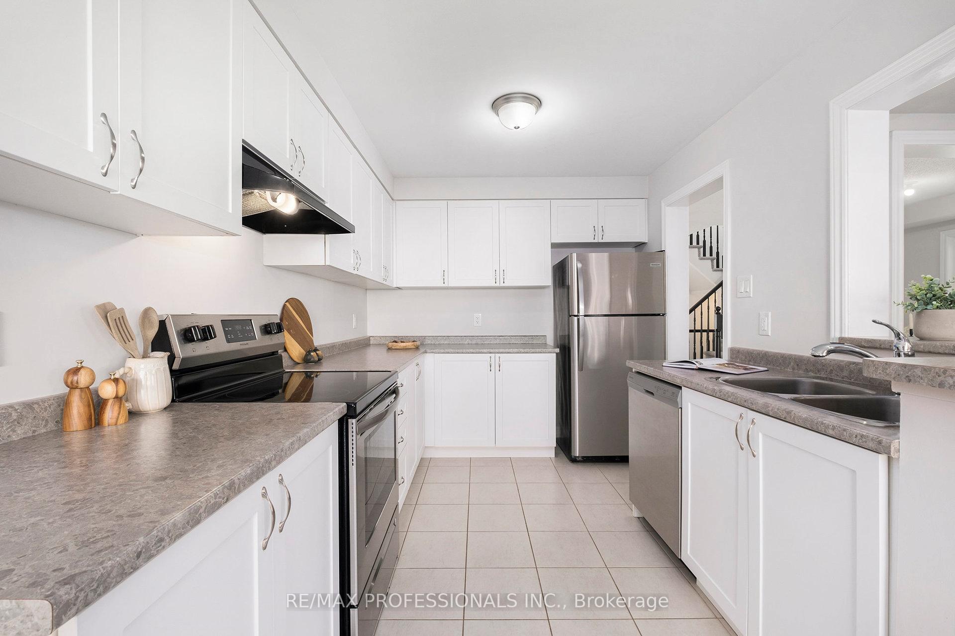 Photo 9 of 2241 Watercolours Way, Ottawa, Barrhaven - Half Moon Bay — HOMEH