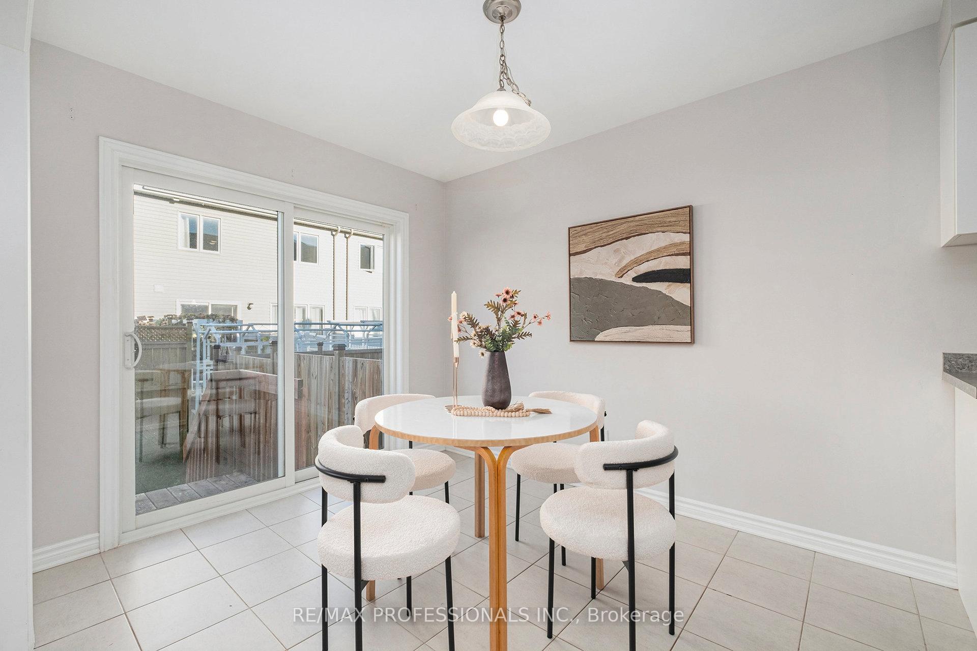 Photo 7 of 2241 Watercolours Way, Ottawa, Barrhaven - Half Moon Bay — HOMEH