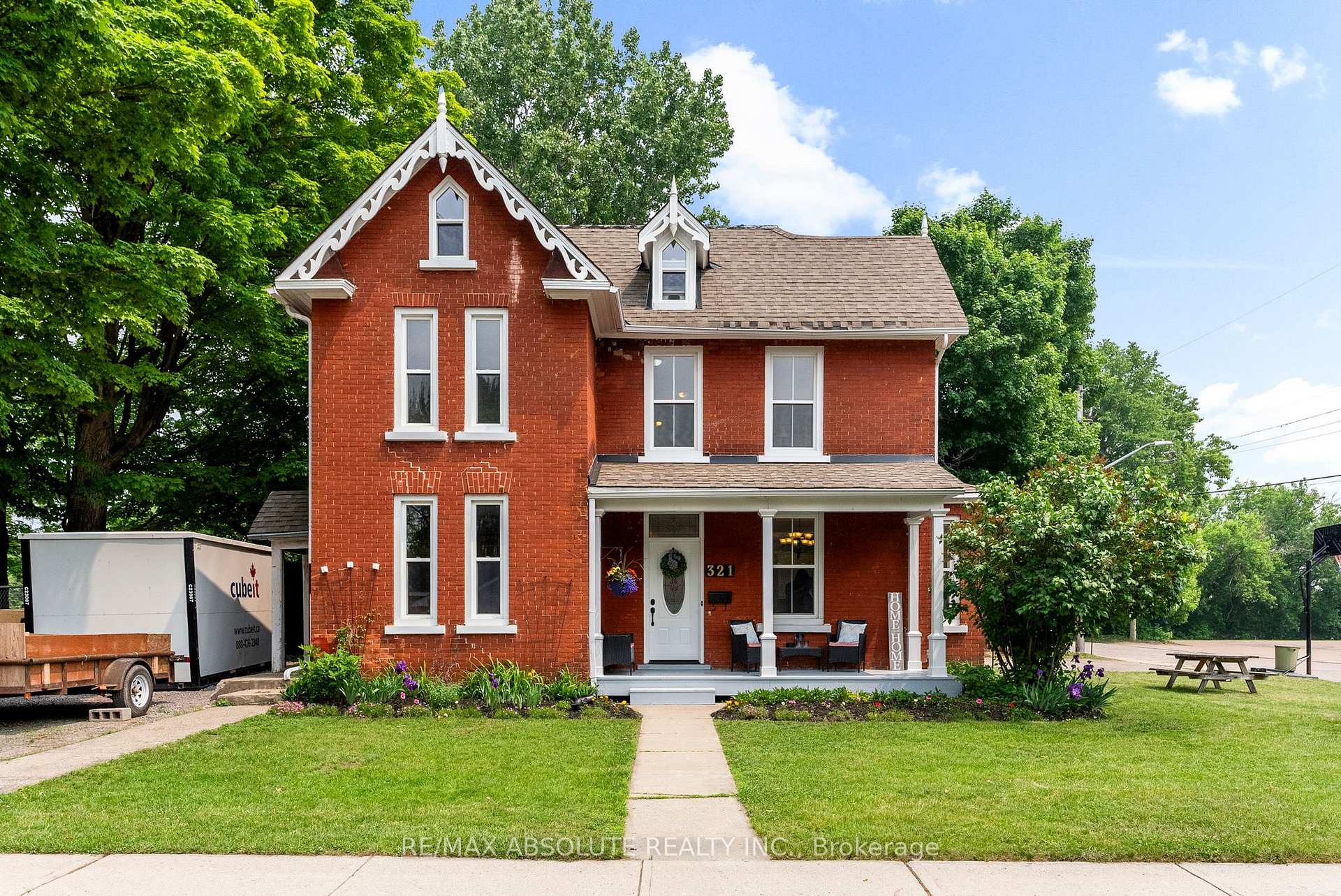 Front of 321 Albert Street