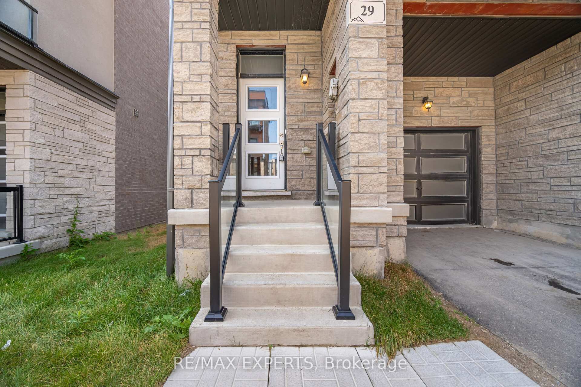 Photo 3 of 29 Quilico Road, Vaughan, Elder Mills — HOMEH