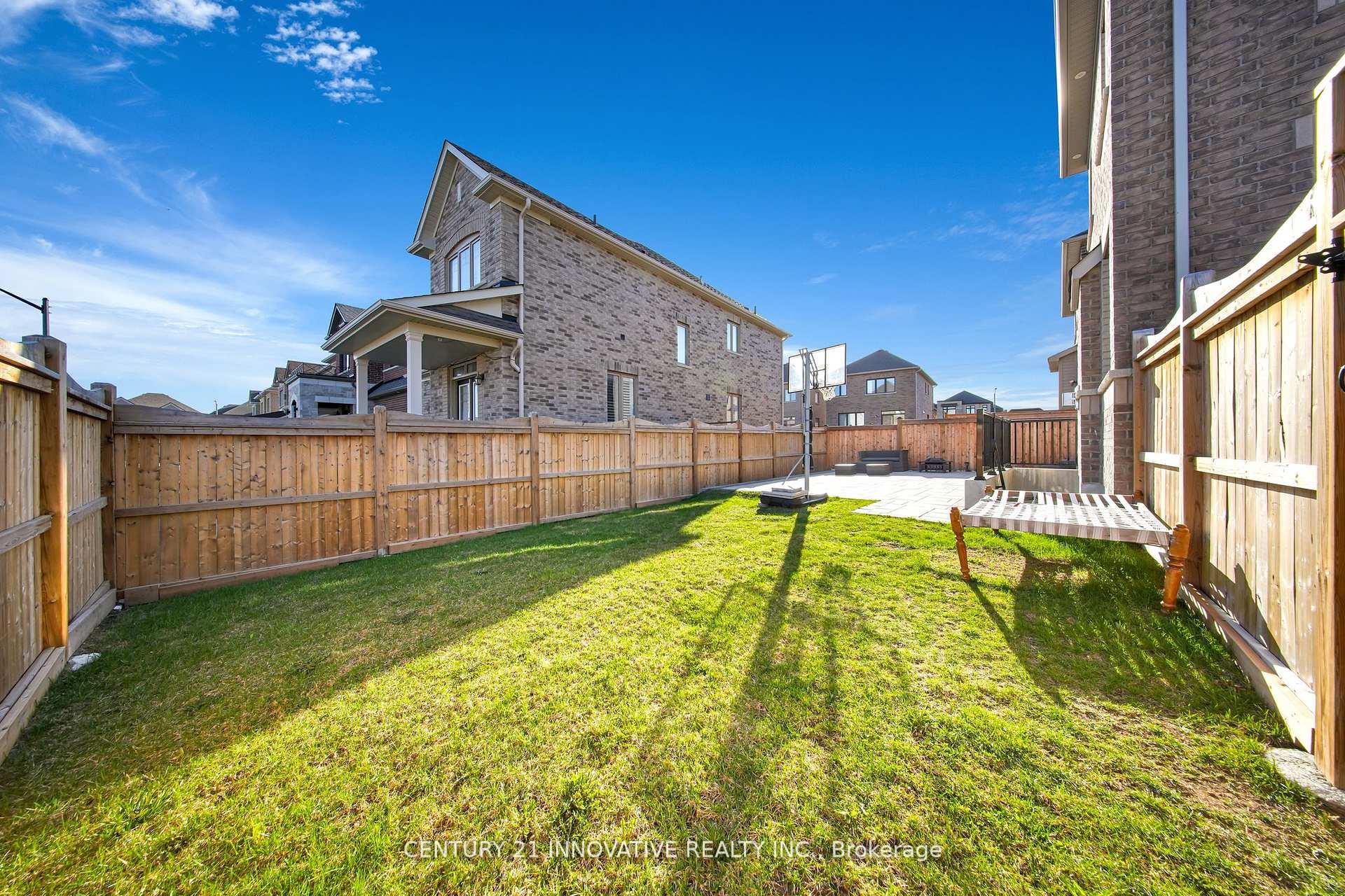 Photo 35 of 23 Walter Clifford Nesbitt Drive, Whitby, Rural Whitby — HOMEH