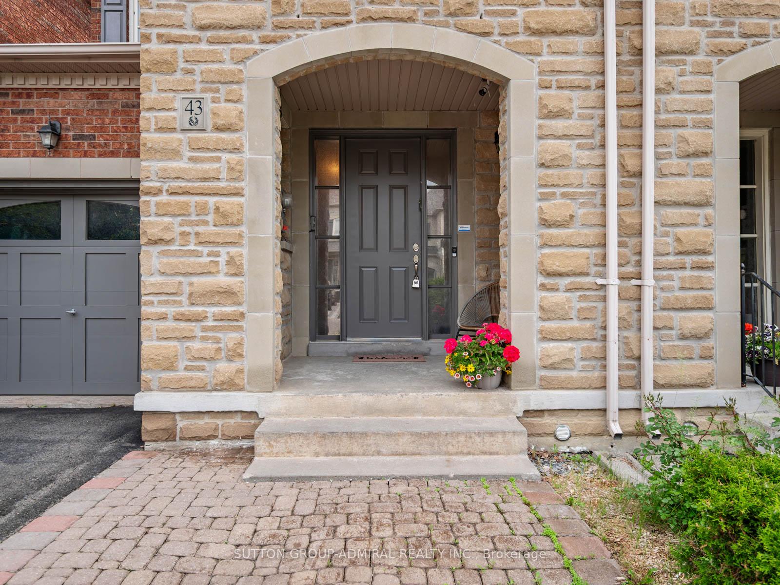Photo 2 of 43 Mill River Drive, Vaughan, Patterson — HOMEH