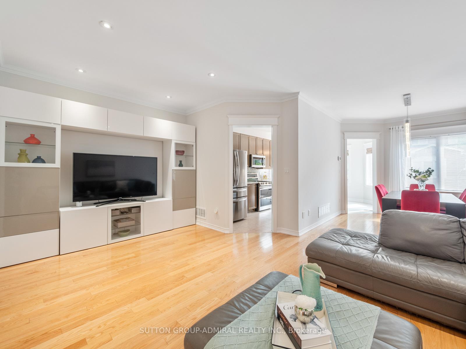 Photo 6 of 43 Mill River Drive, Vaughan, Patterson — HOMEH