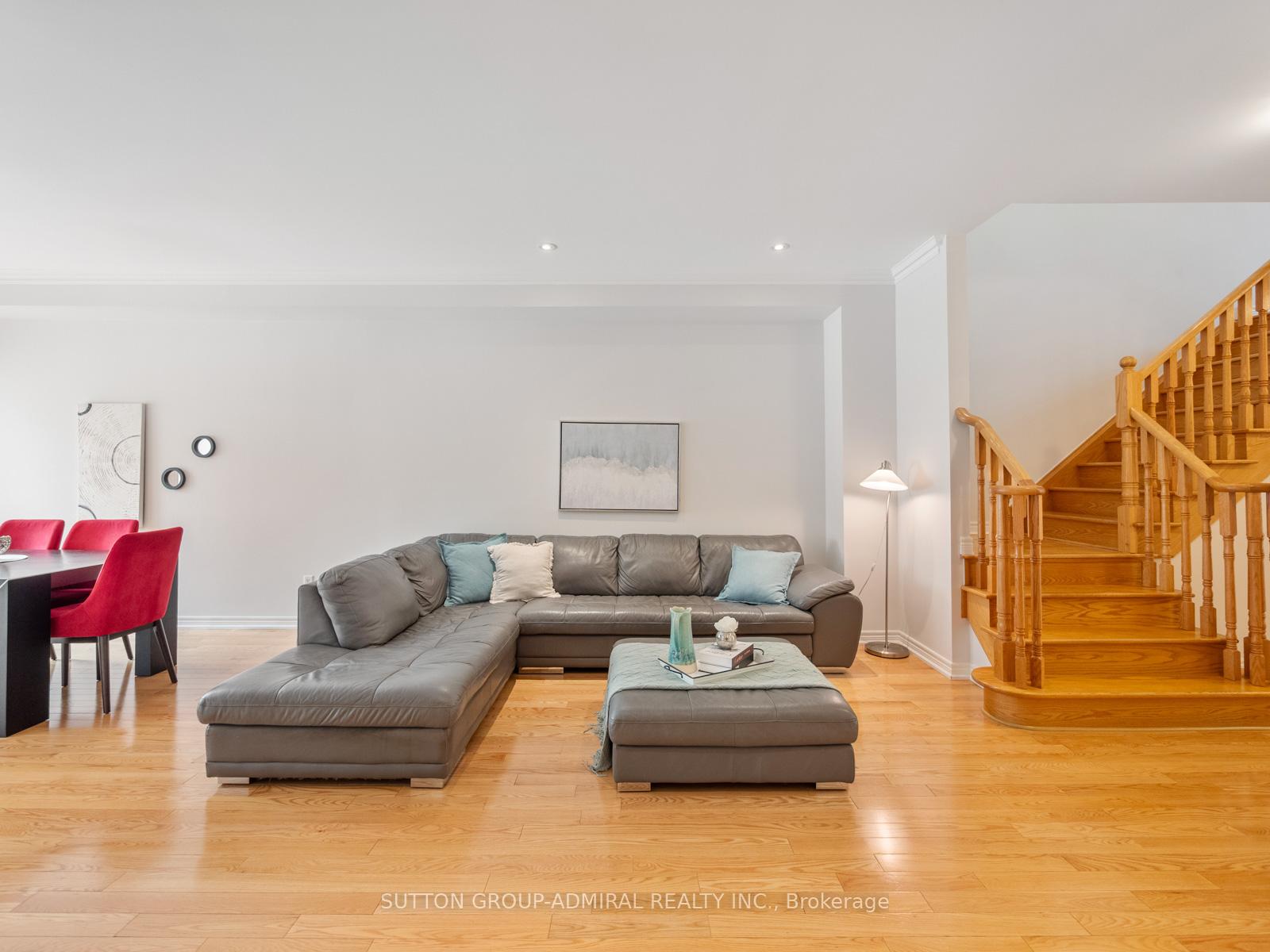 Photo 7 of 43 Mill River Drive, Vaughan, Patterson — HOMEH