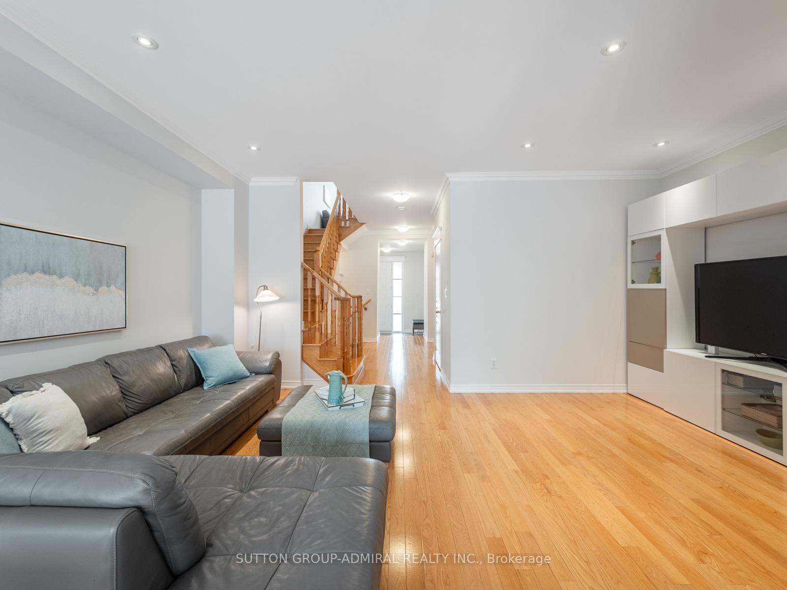 Photo 8 of 43 Mill River Drive, Vaughan, Patterson — HOMEH