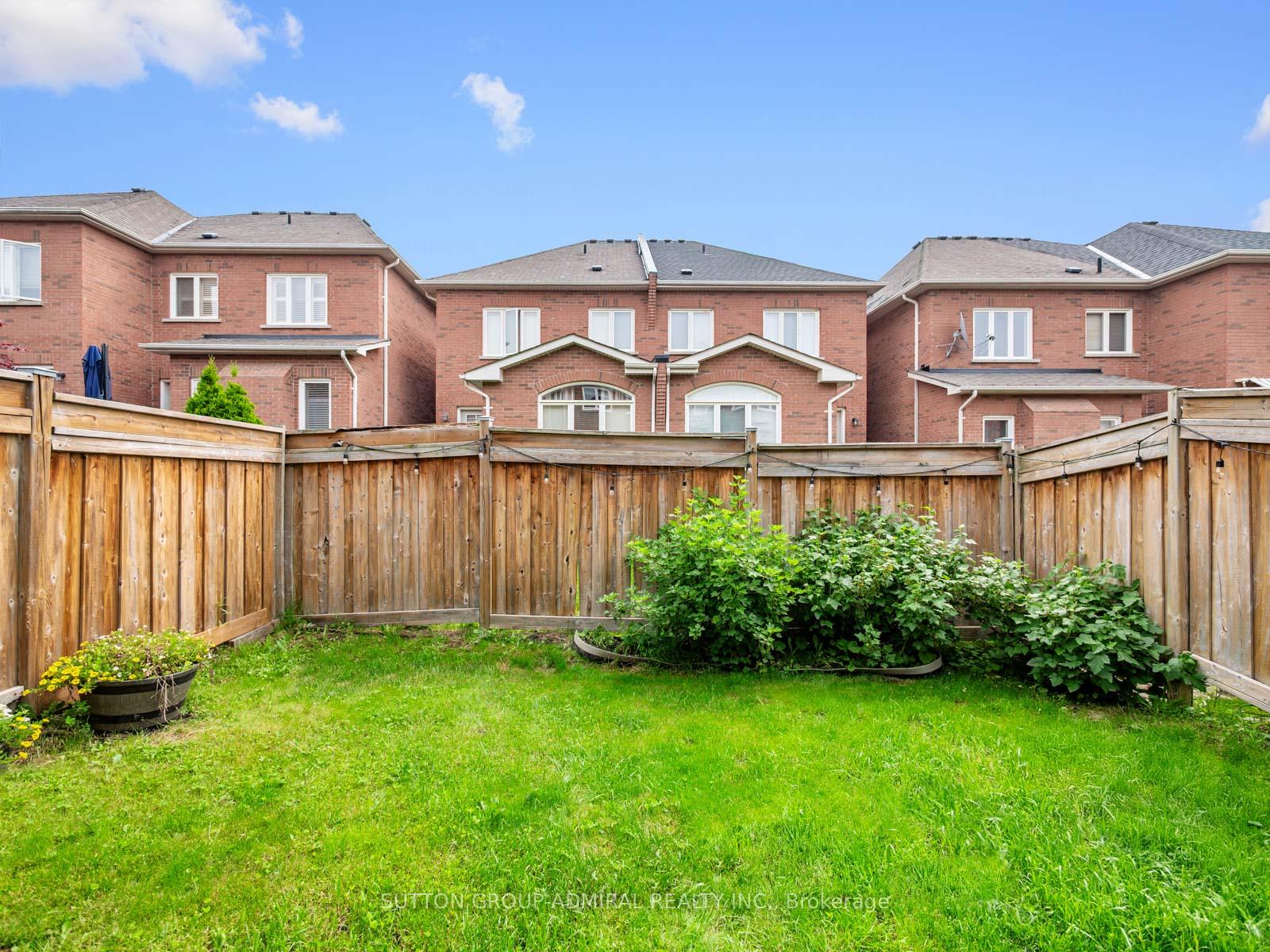 Photo 42 of 43 Mill River Drive, Vaughan, Patterson — HOMEH
