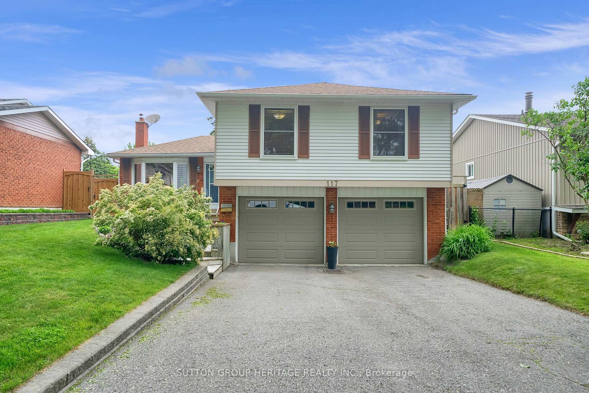 Photo 2 of 117 Guthrie Crescent, Whitby, Lynde Creek — HOMEH