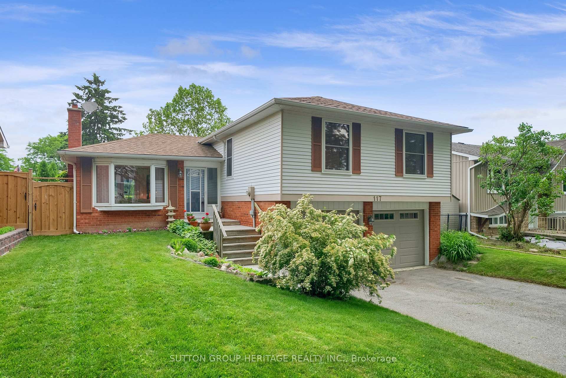 Photo 3 of 117 Guthrie Crescent, Whitby, Lynde Creek — HOMEH