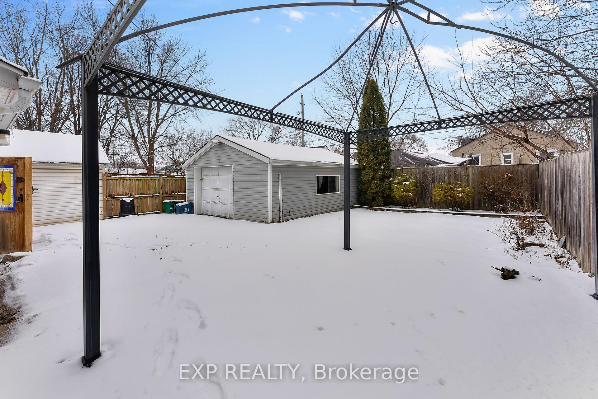 Photo 5 of Unit Lower, 27 Dunkirk Court, Welland, Lincoln/Crowland — HOMEH