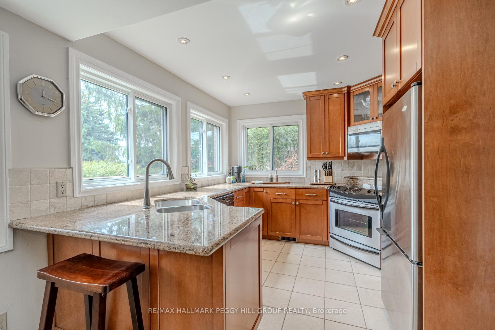 Photo 5 of 105 Broadview Avenue, Whitby, Blue Grass Meadows — HOMEH