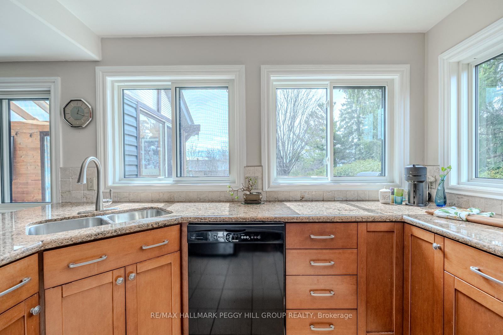 Photo 6 of 105 Broadview Avenue, Whitby, Blue Grass Meadows — HOMEH