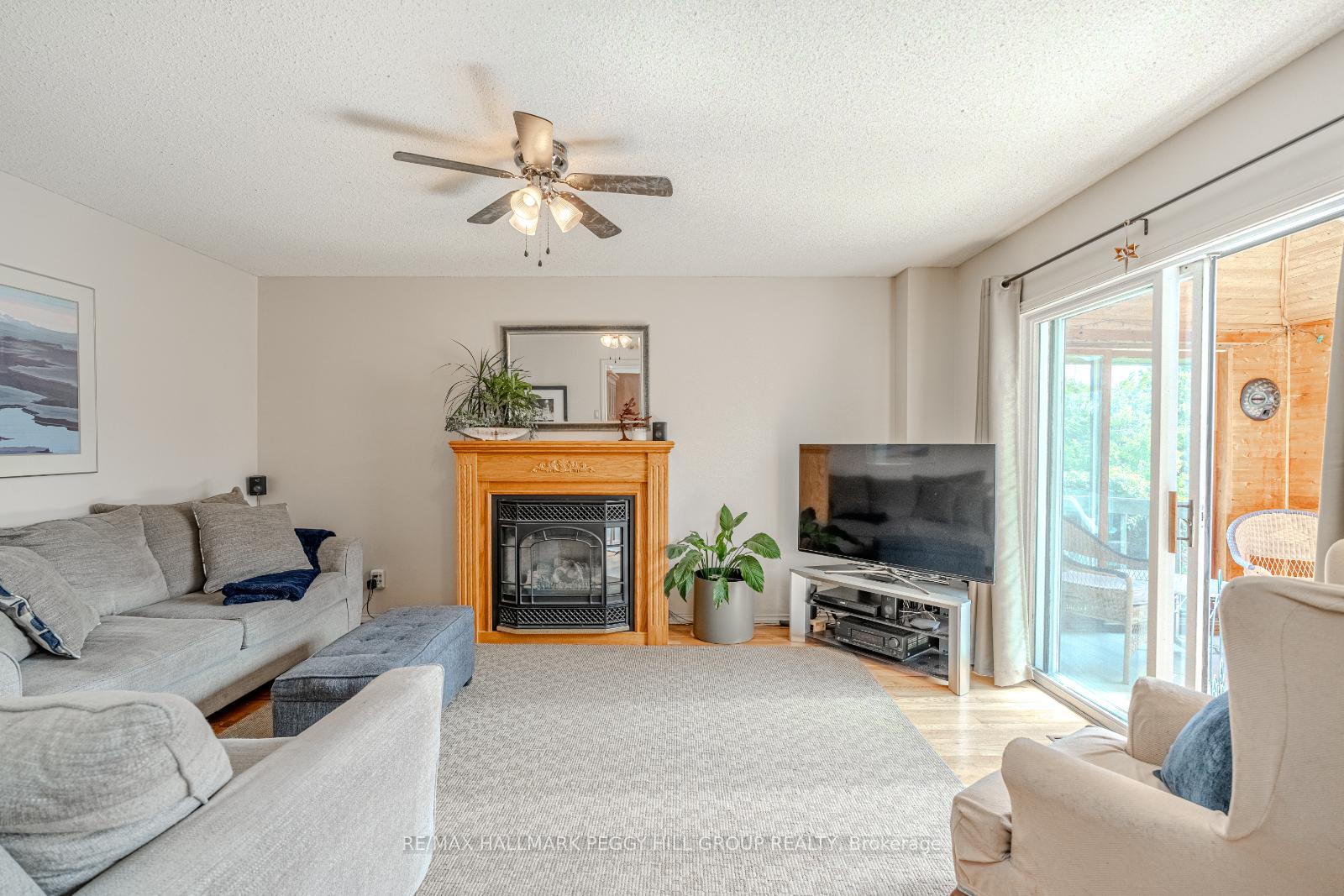 Photo 9 of 105 Broadview Avenue, Whitby, Blue Grass Meadows — HOMEH
