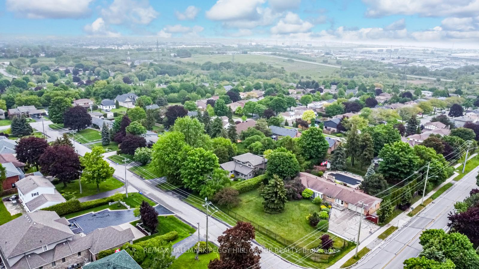 Photo 32 of 105 Broadview Avenue, Whitby, Blue Grass Meadows — HOMEH