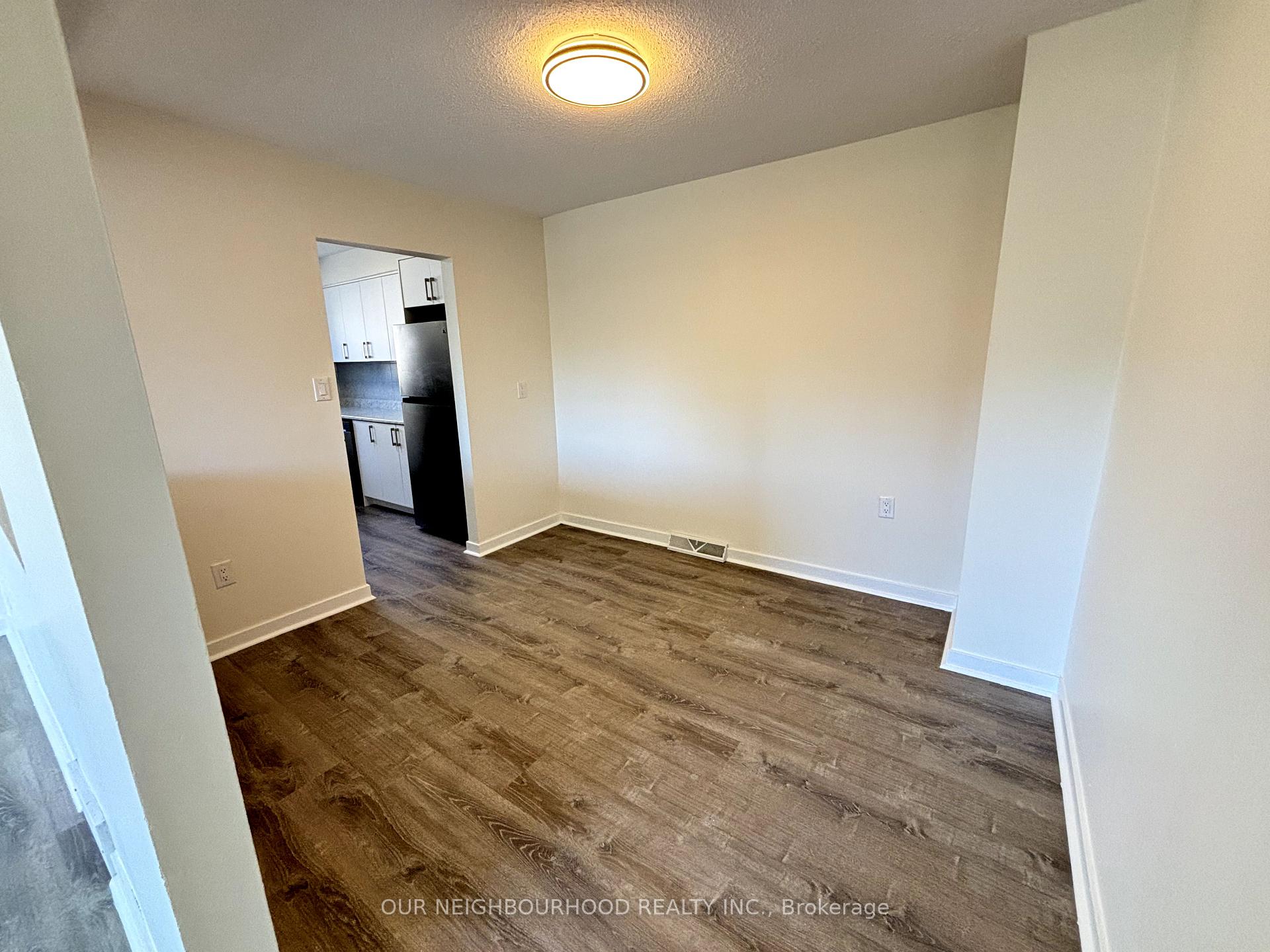 Photo 3 of Unit Unit D, 107 Endicott Terrace, Welland, Prince Charles — HOMEH