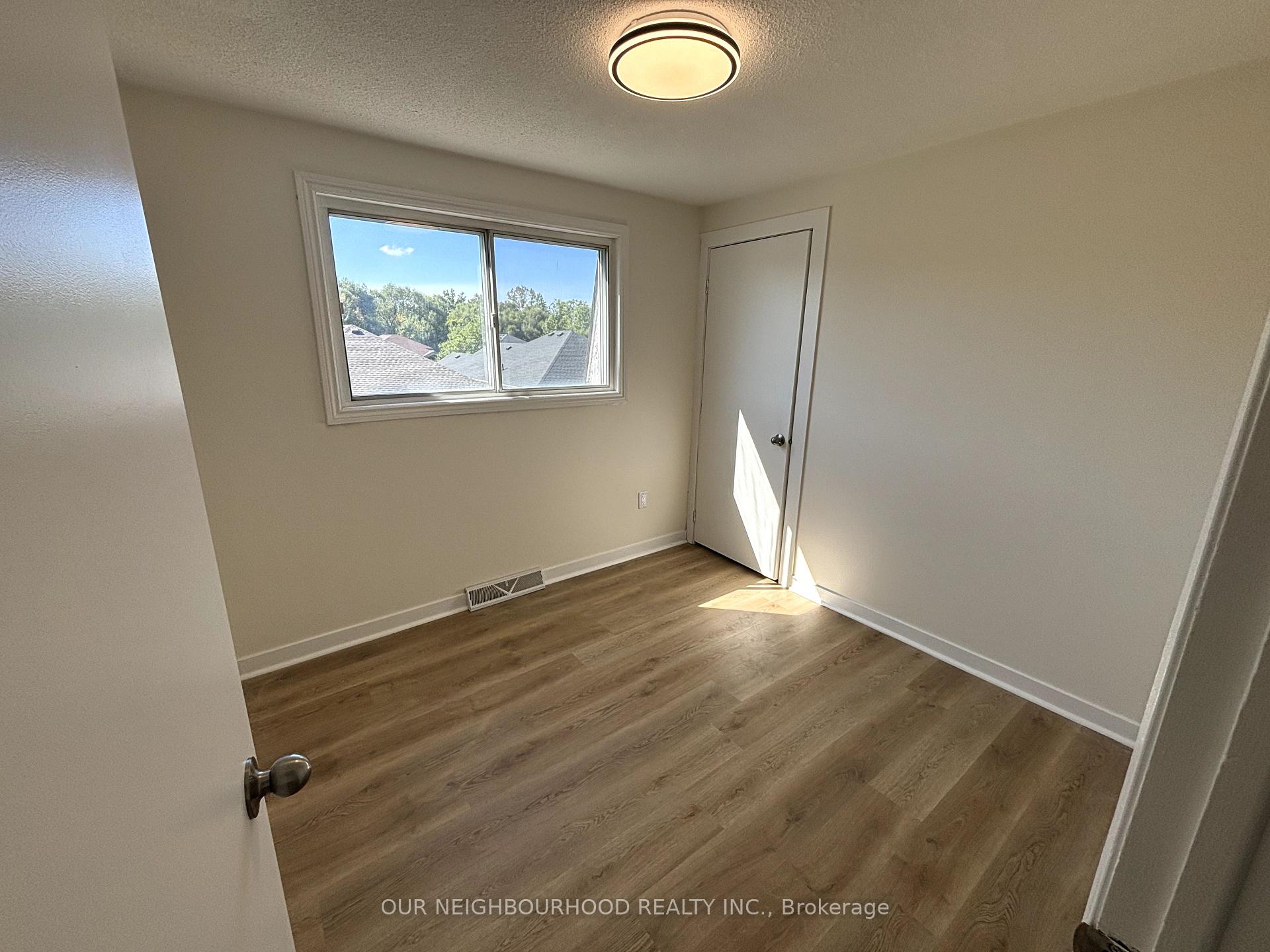 Photo 6 of Unit Unit D, 107 Endicott Terrace, Welland, Prince Charles — HOMEH