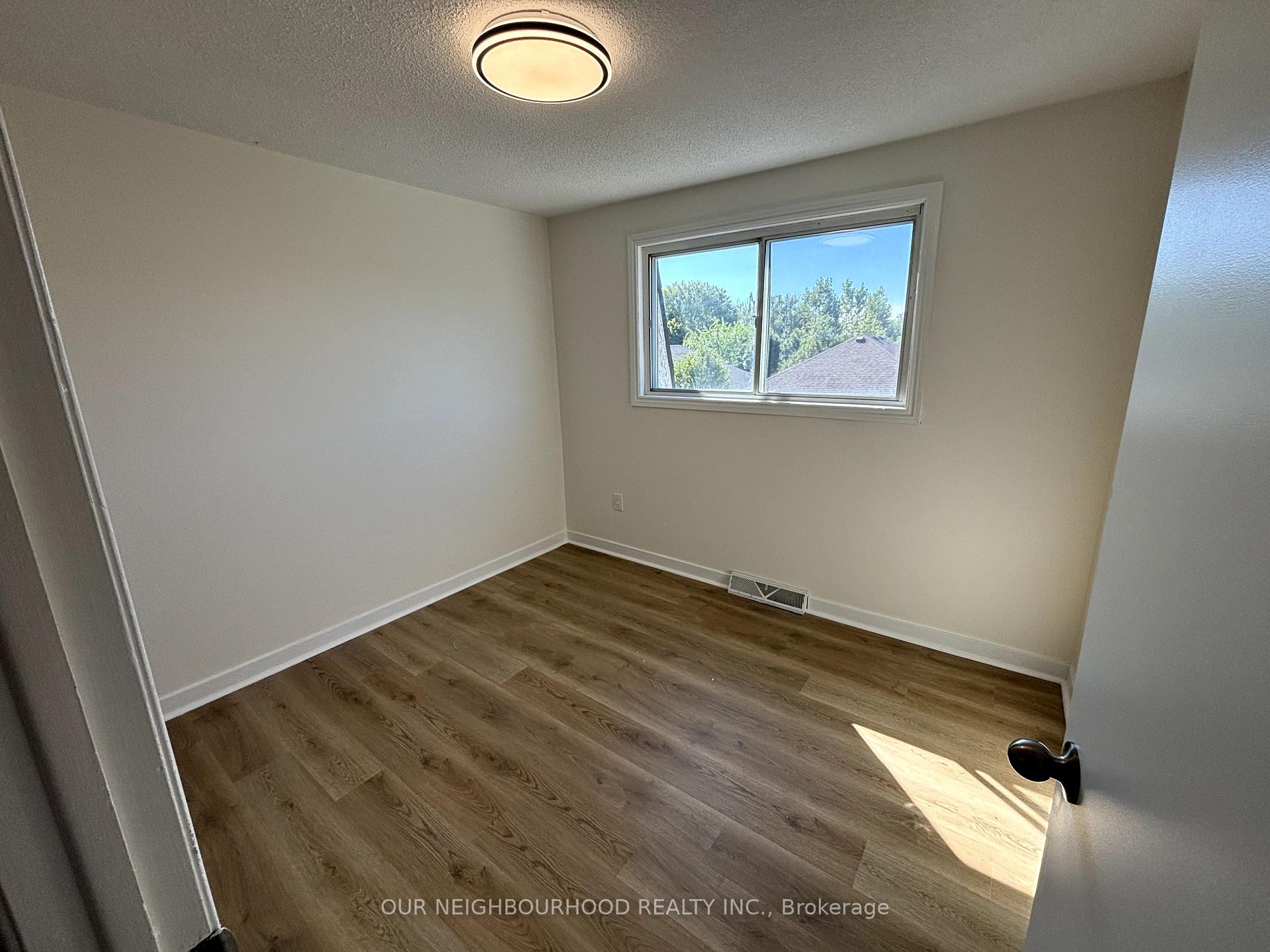 Photo 8 of Unit Unit D, 107 Endicott Terrace, Welland, Prince Charles — HOMEH
