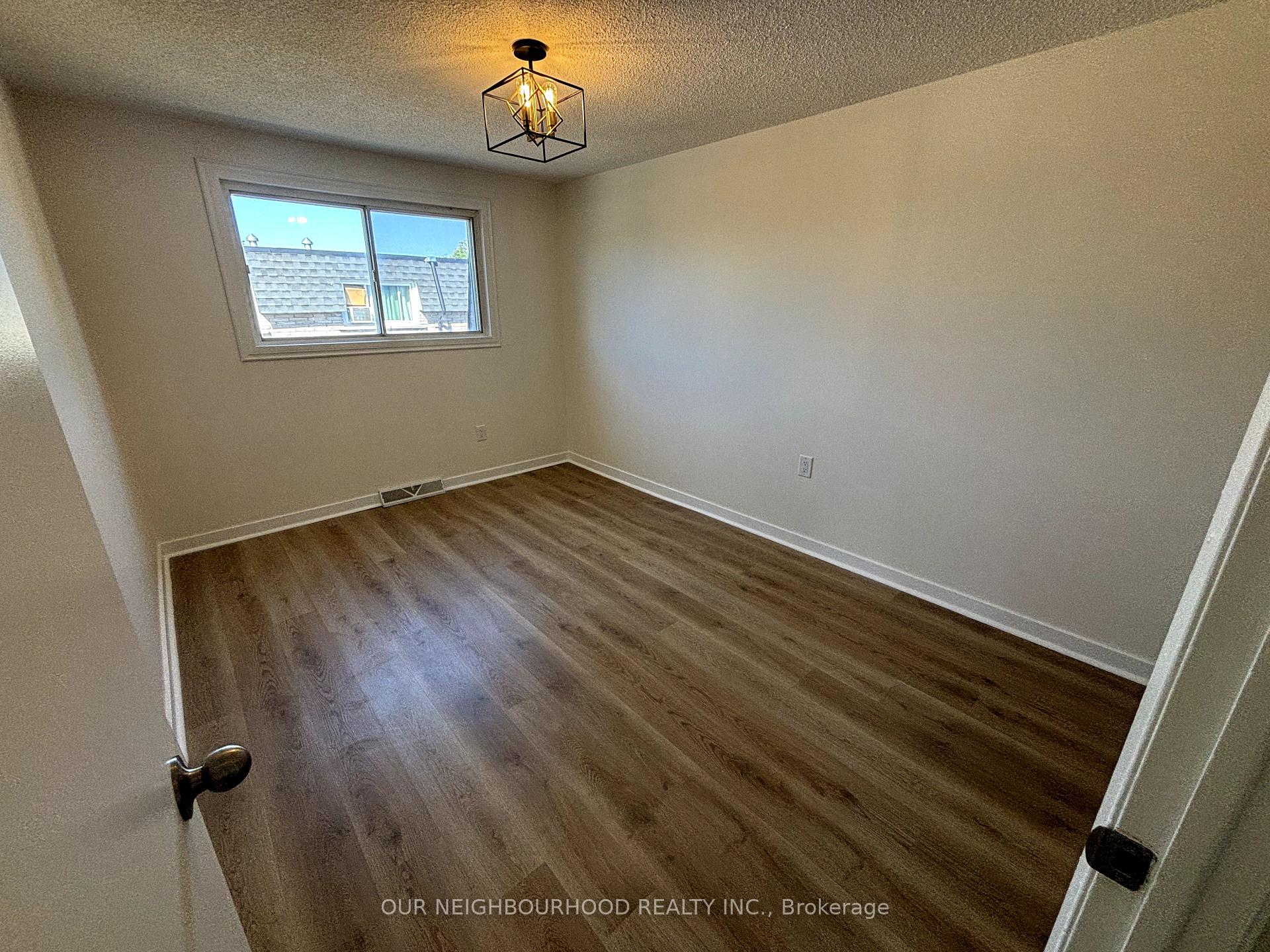 Photo 10 of Unit Unit D, 107 Endicott Terrace, Welland, Prince Charles — HOMEH