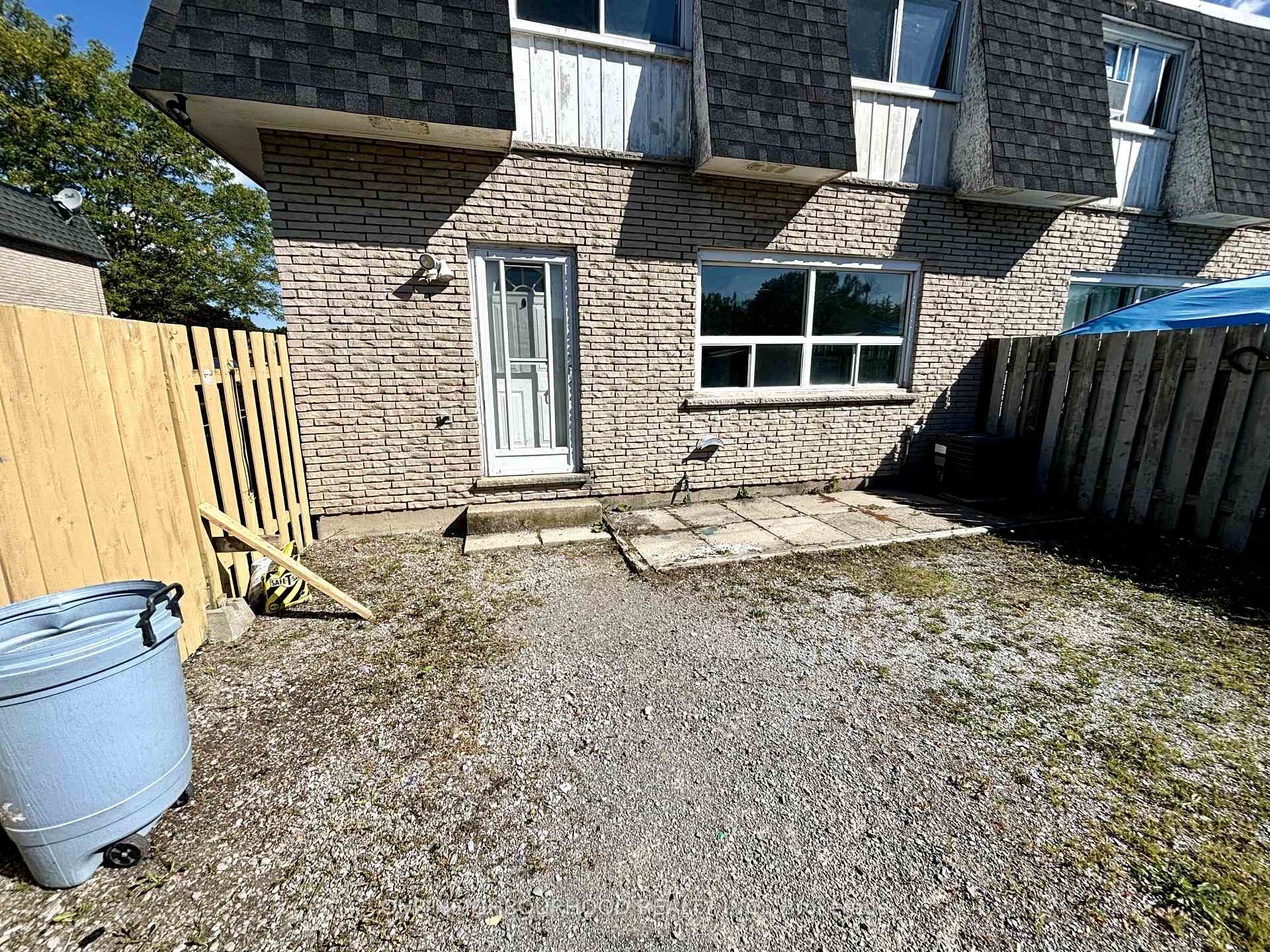 Photo 14 of Unit Unit D, 107 Endicott Terrace, Welland, Prince Charles — HOMEH