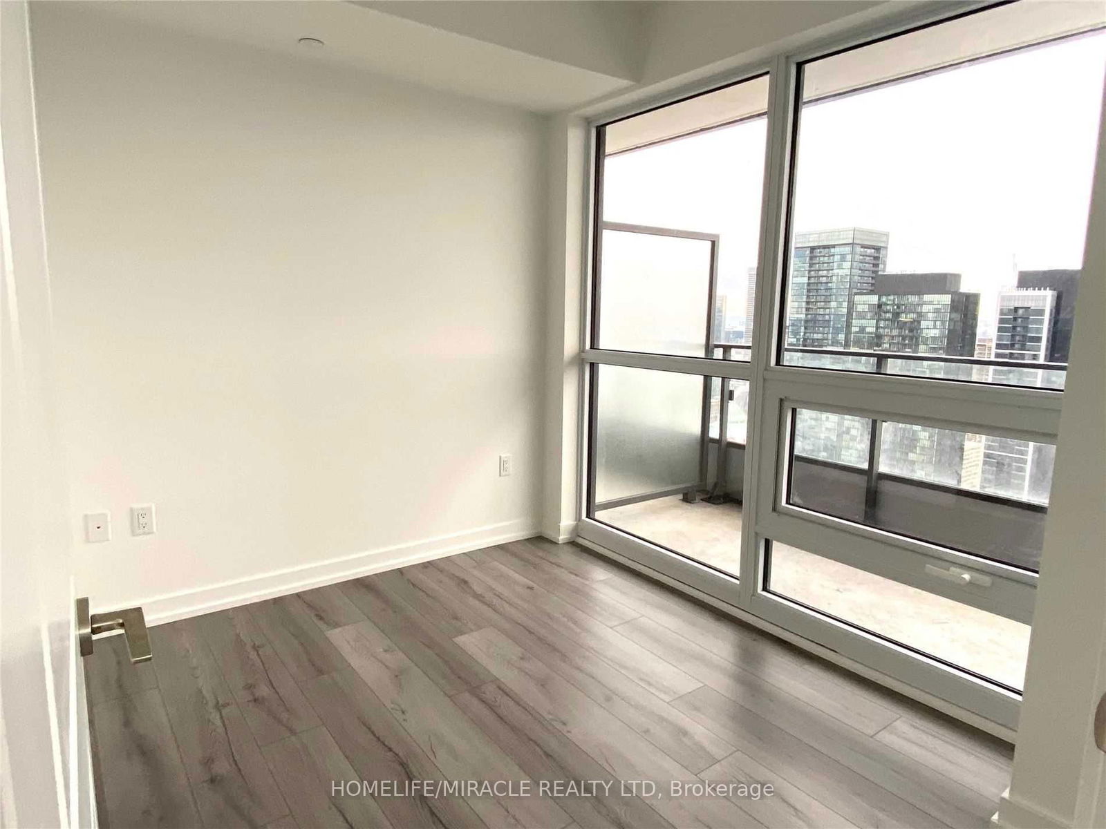 Photo 6 of Unit 5404, 395 Bloor St E, Toronto, North St. James Town — HOMEH