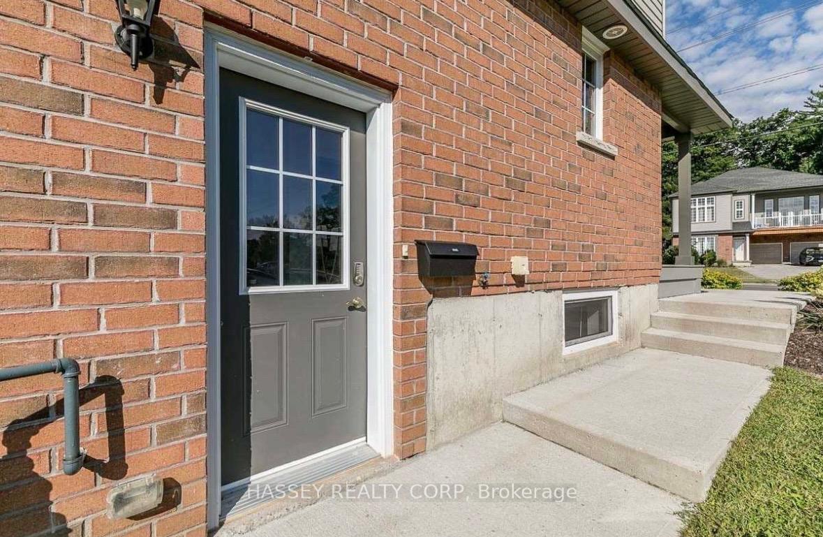 Photo 4 of Unit B, 323 Edgehill Dr., Barrie, Edgehill Drive — HOMEH