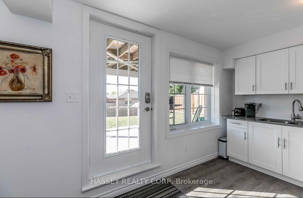 Photo 3 of Unit B, 323 Edgehill Dr., Barrie, Edgehill Drive — HOMEH