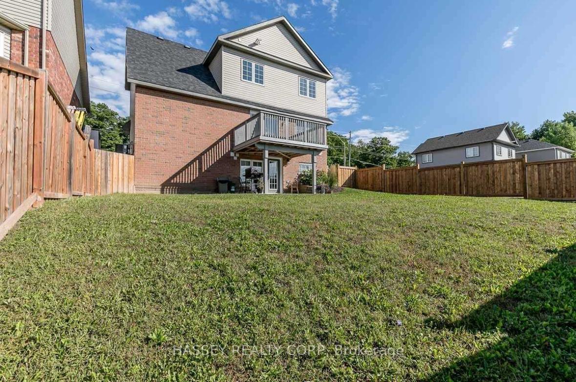 Photo 10 of Unit B, 323 Edgehill Dr., Barrie, Edgehill Drive — HOMEH