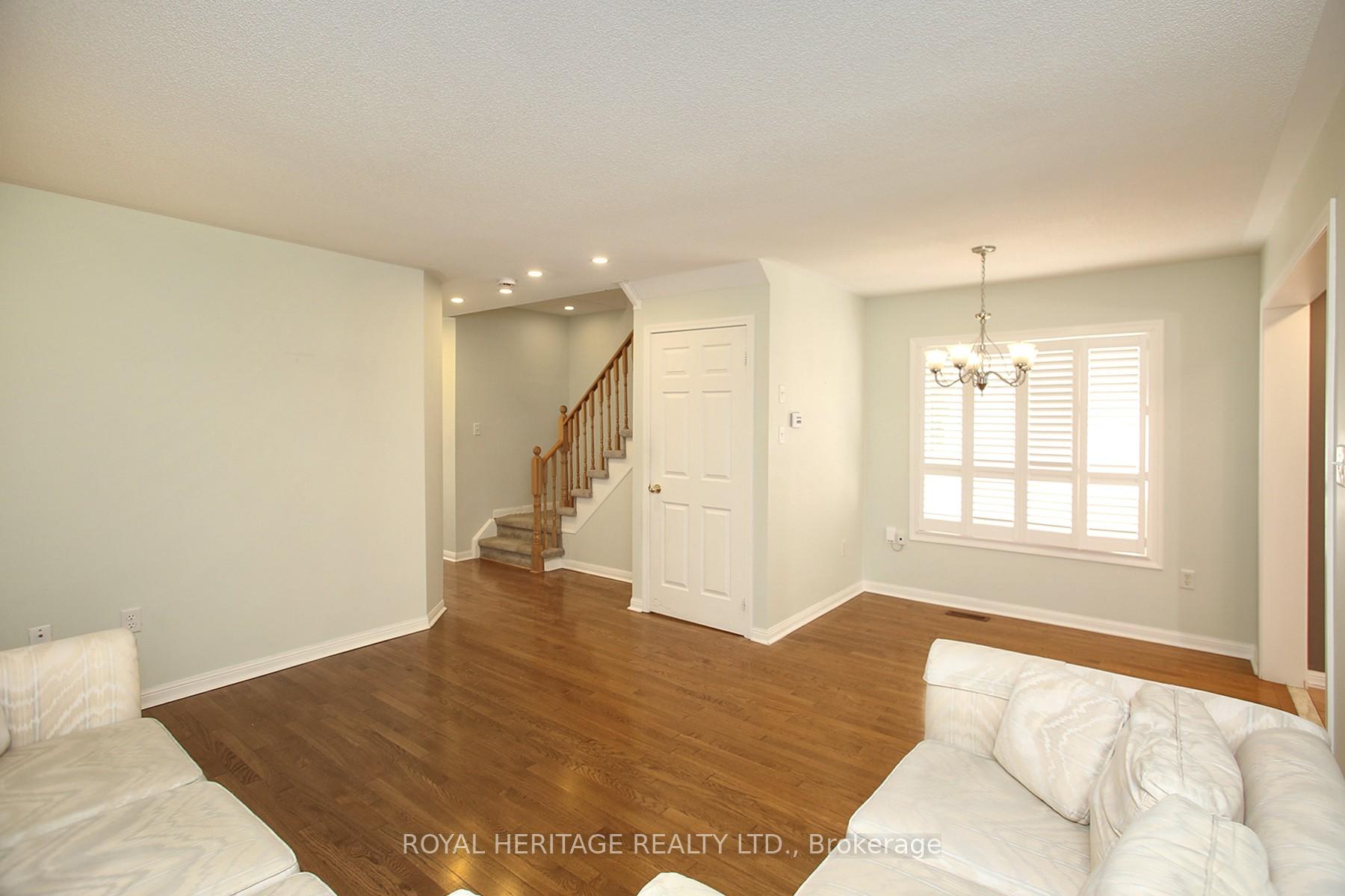 Photo 4 of 70 Longueuil Place, Whitby, Pringle Creek — HOMEH