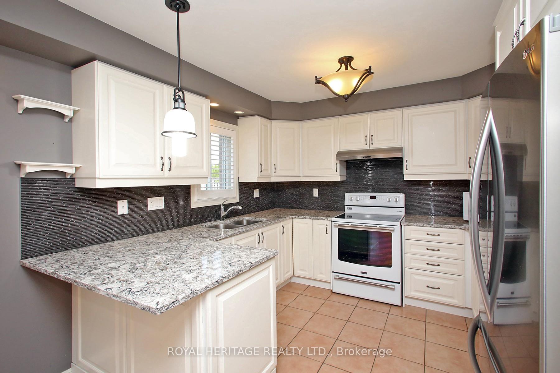 Photo 7 of 70 Longueuil Place, Whitby, Pringle Creek — HOMEH
