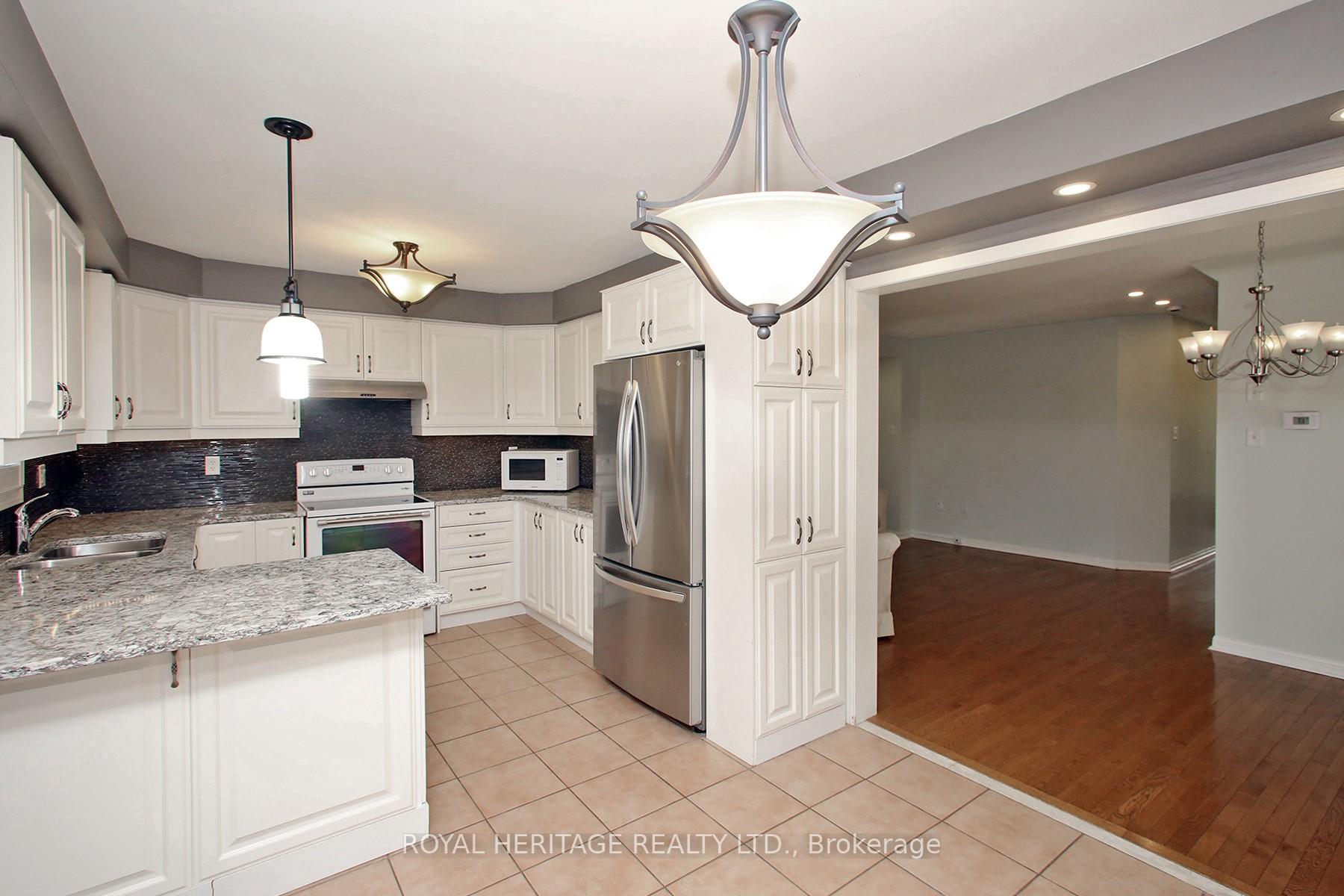 Photo 8 of 70 Longueuil Place, Whitby, Pringle Creek — HOMEH