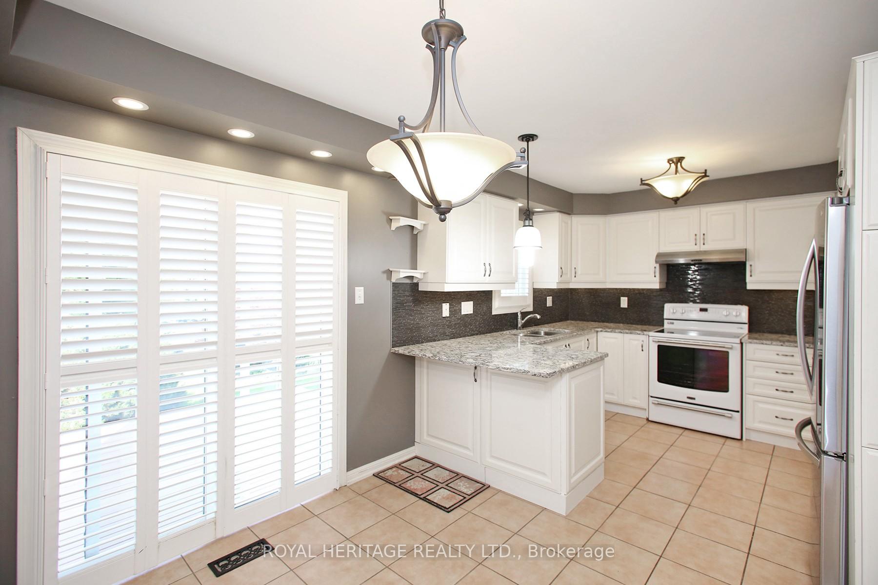 Photo 10 of 70 Longueuil Place, Whitby, Pringle Creek — HOMEH