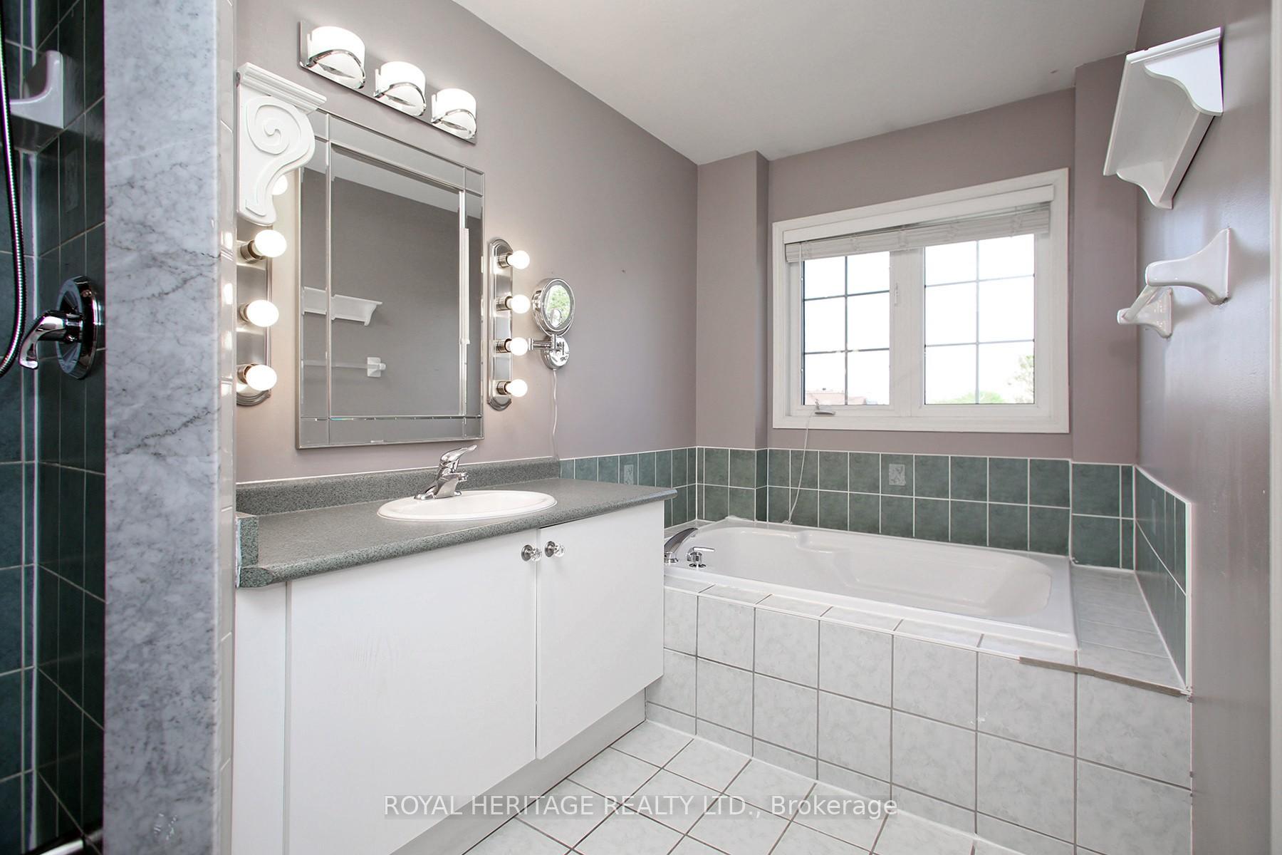 Photo 13 of 70 Longueuil Place, Whitby, Pringle Creek — HOMEH