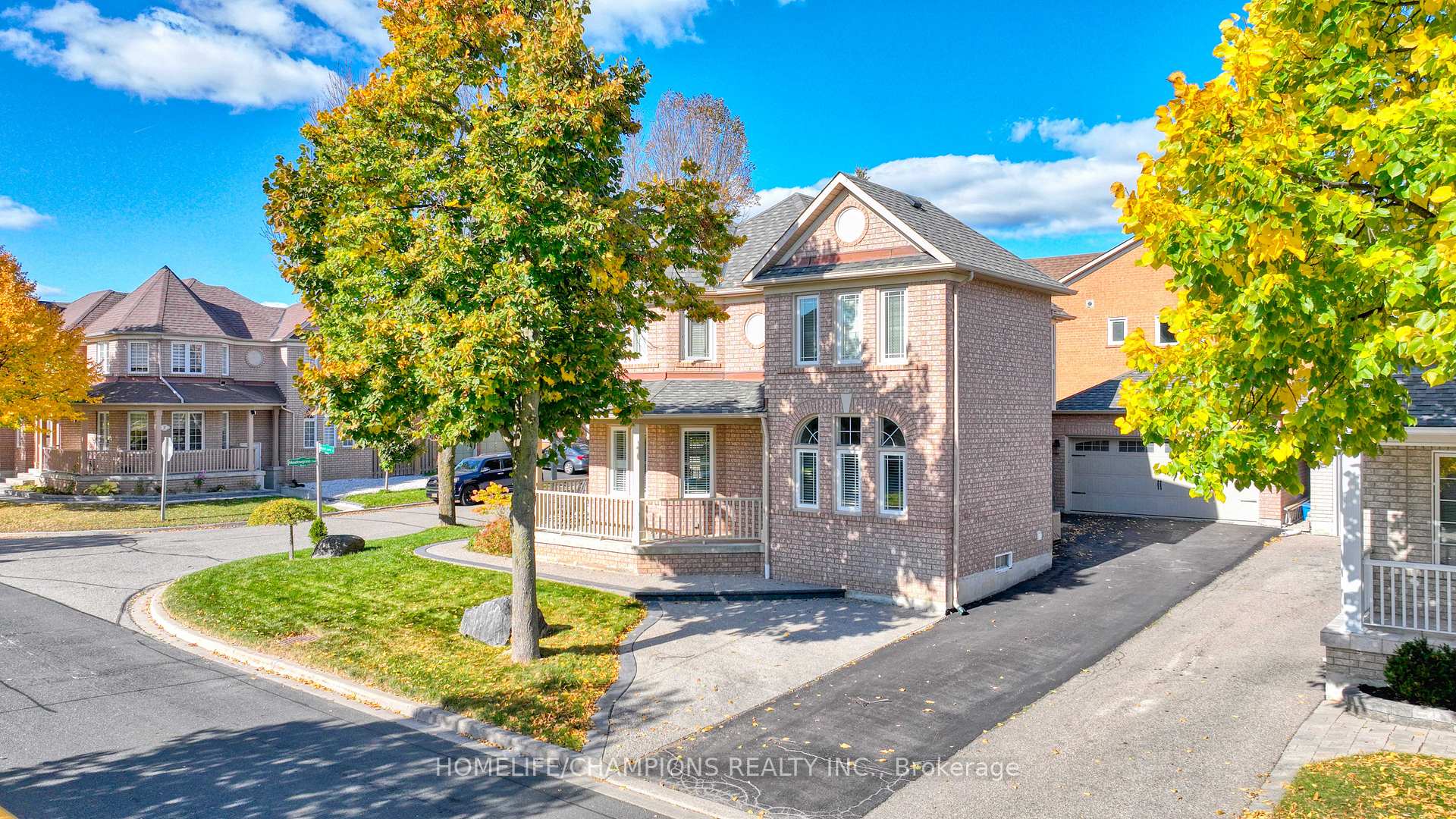 Photo 2 of 100 Russell Jarvis Drive, Markham, Legacy — HOMEH