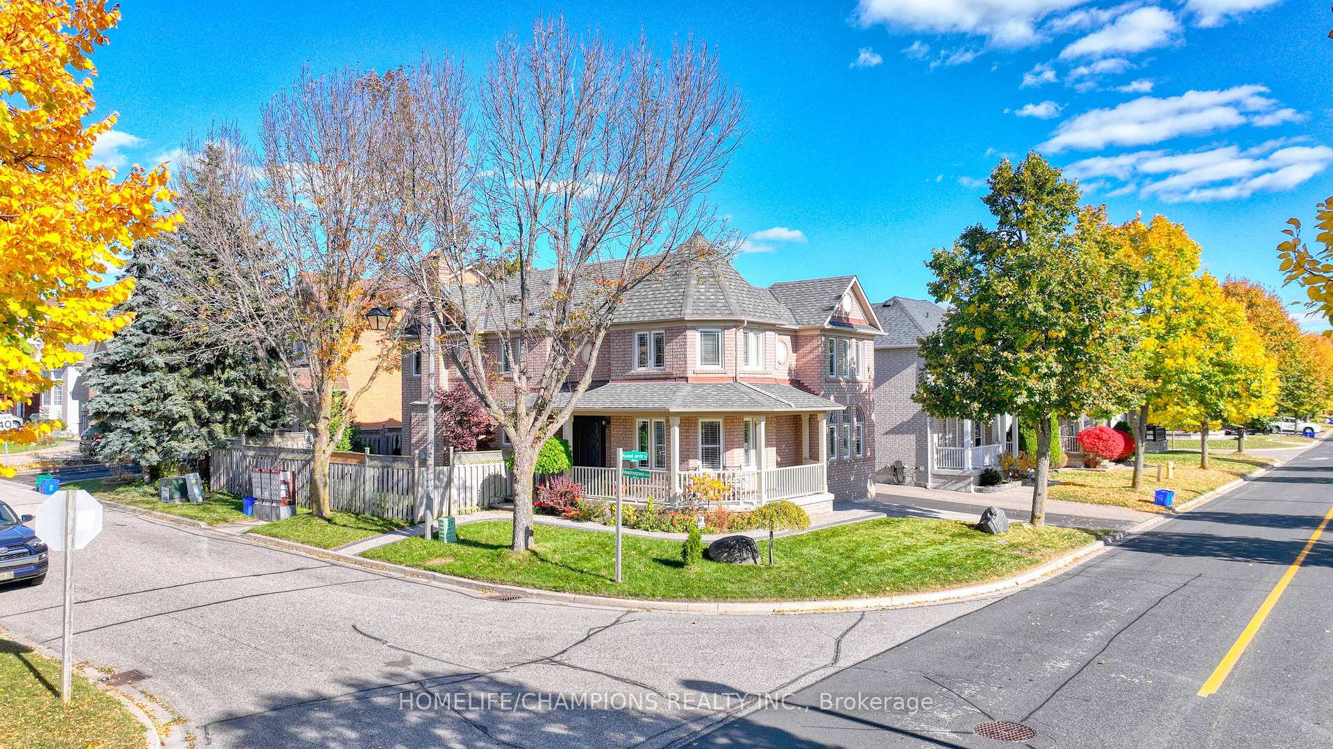 Photo 3 of 100 Russell Jarvis Drive, Markham, Legacy — HOMEH