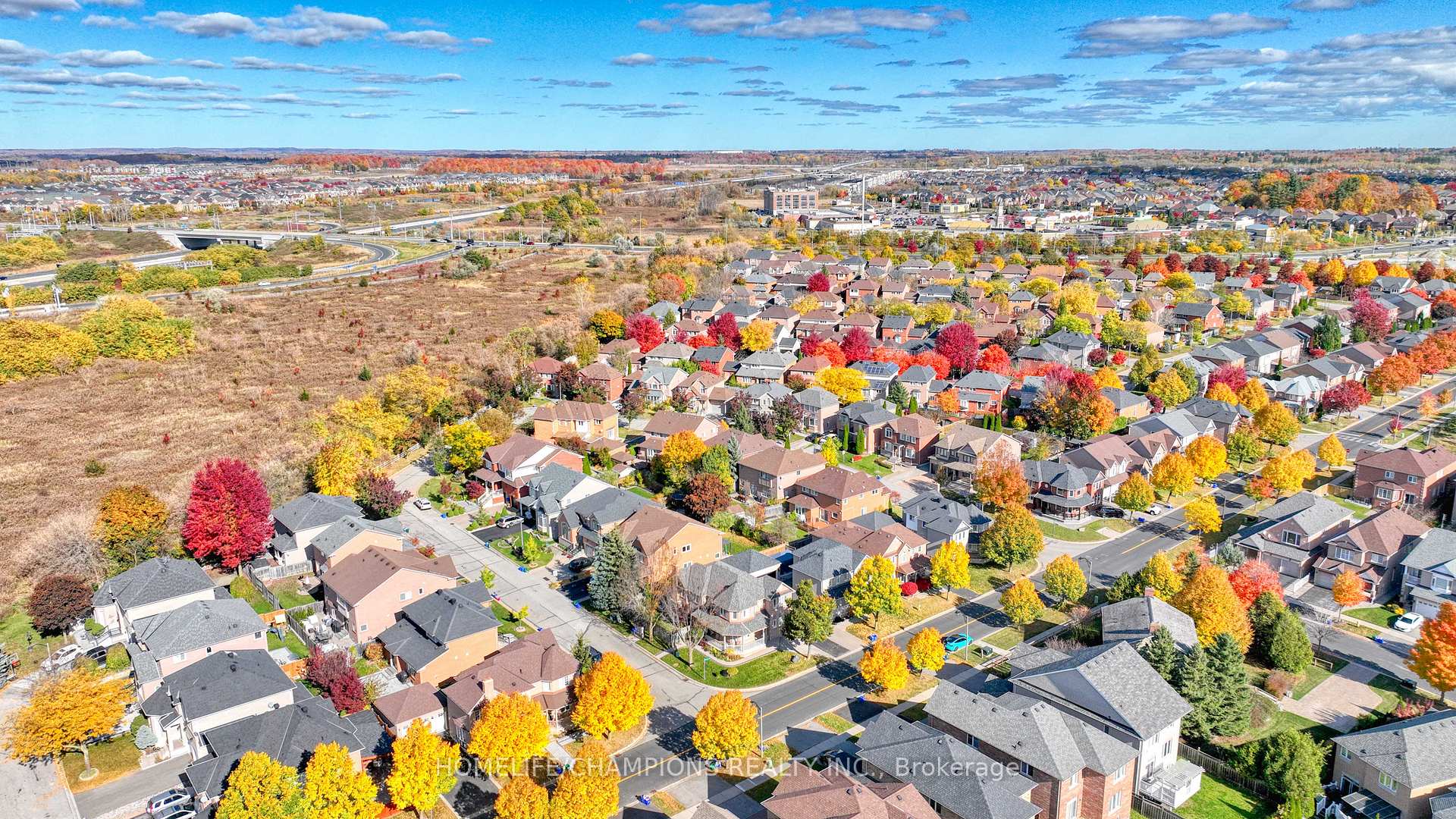 Photo 4 of 100 Russell Jarvis Drive, Markham, Legacy — HOMEH