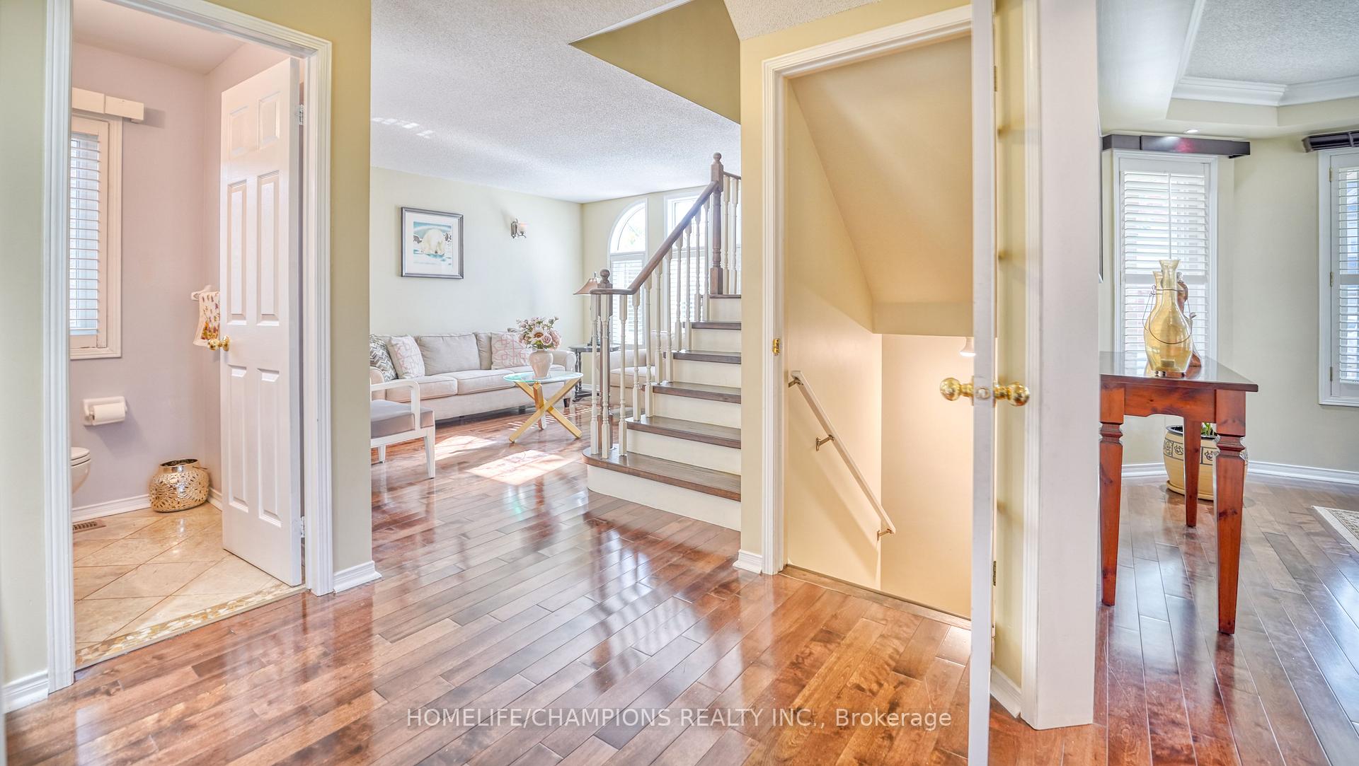 Photo 7 of 100 Russell Jarvis Drive, Markham, Legacy — HOMEH