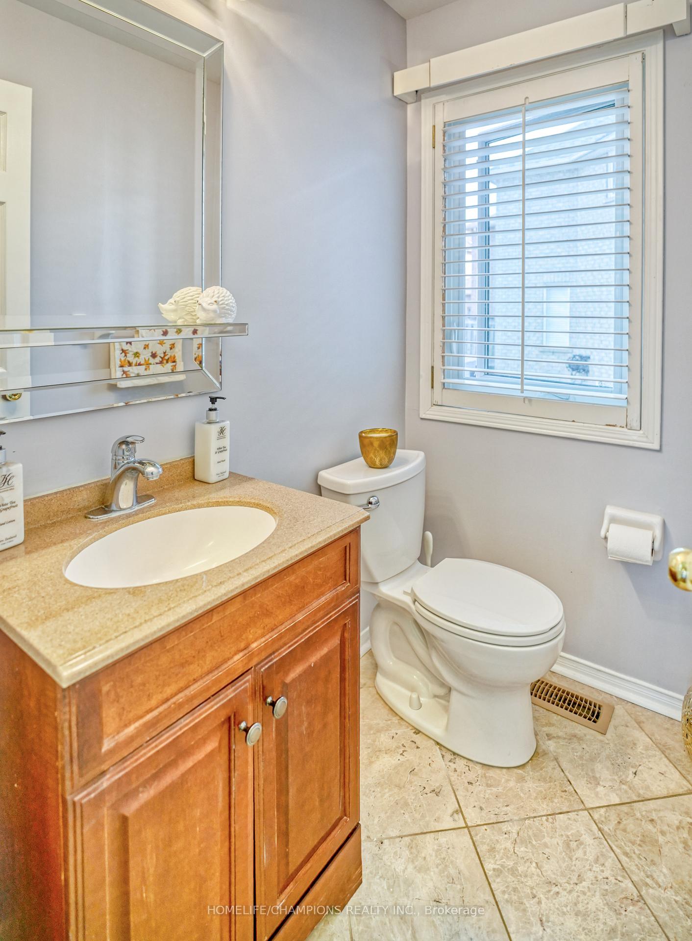 Photo 18 of 100 Russell Jarvis Drive, Markham, Legacy — HOMEH