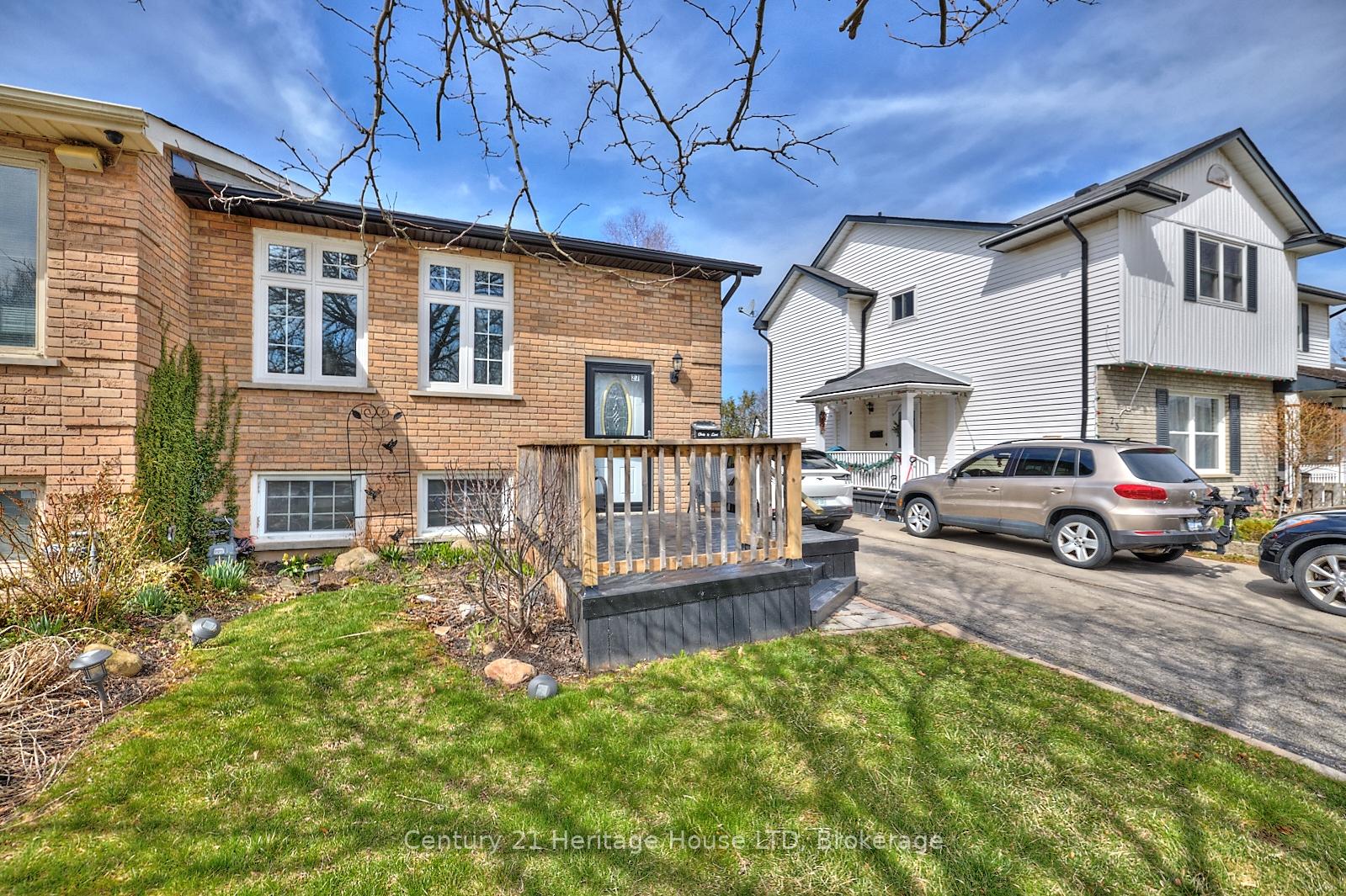 Photo 3 of 27 Mayfair Drive, Welland, Broadway — HOMEH