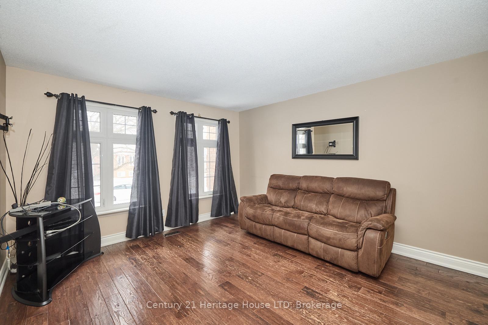 Photo 7 of 27 Mayfair Drive, Welland, Broadway — HOMEH