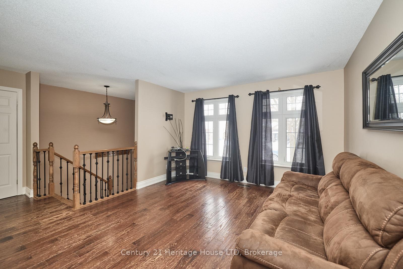 Photo 8 of 27 Mayfair Drive, Welland, Broadway — HOMEH