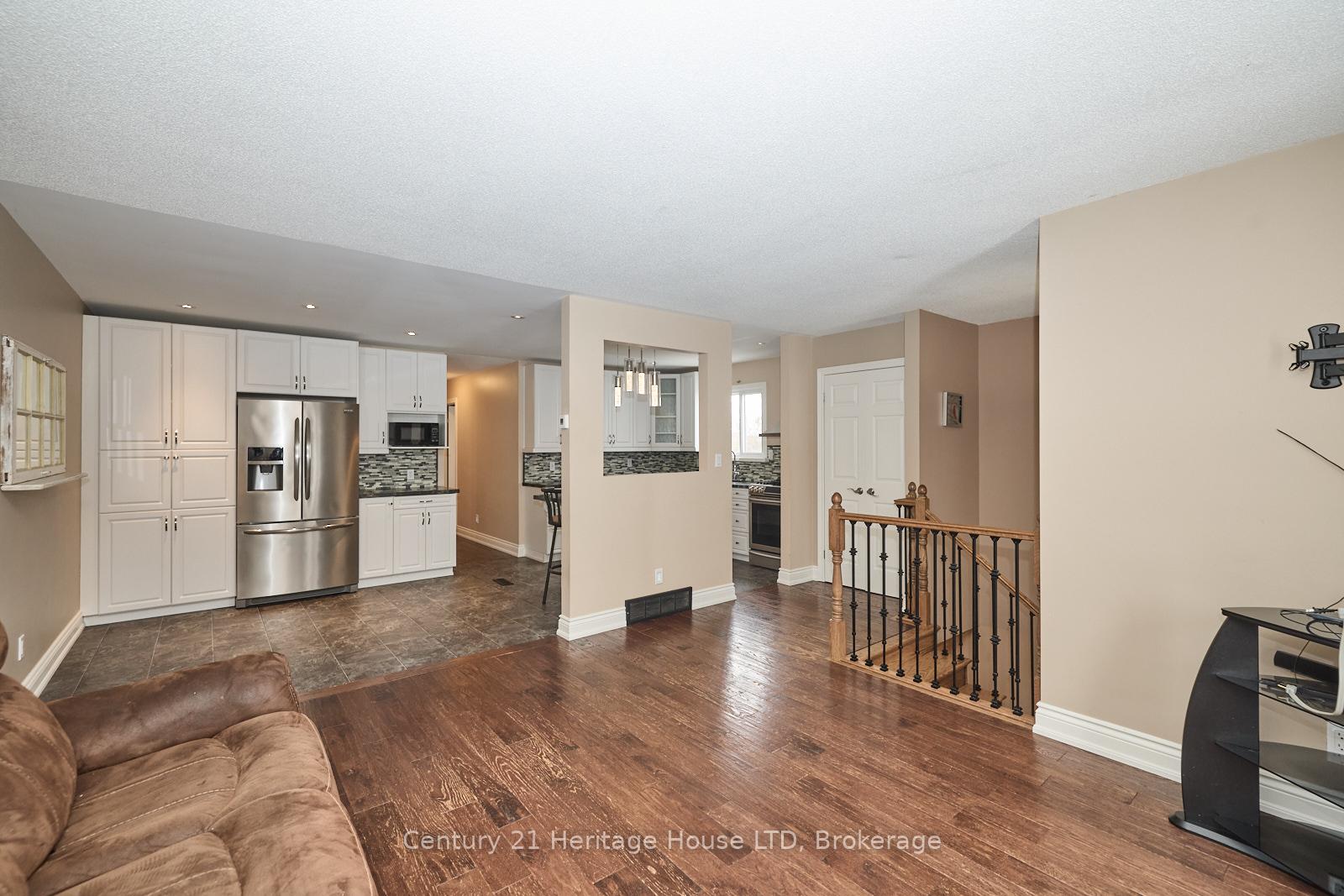 Photo 9 of 27 Mayfair Drive, Welland, Broadway — HOMEH