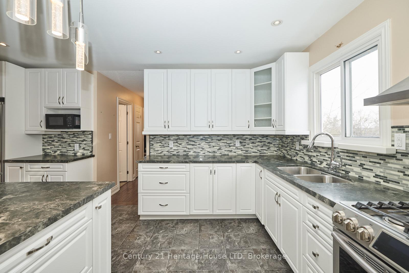 Photo 12 of 27 Mayfair Drive, Welland, Broadway — HOMEH