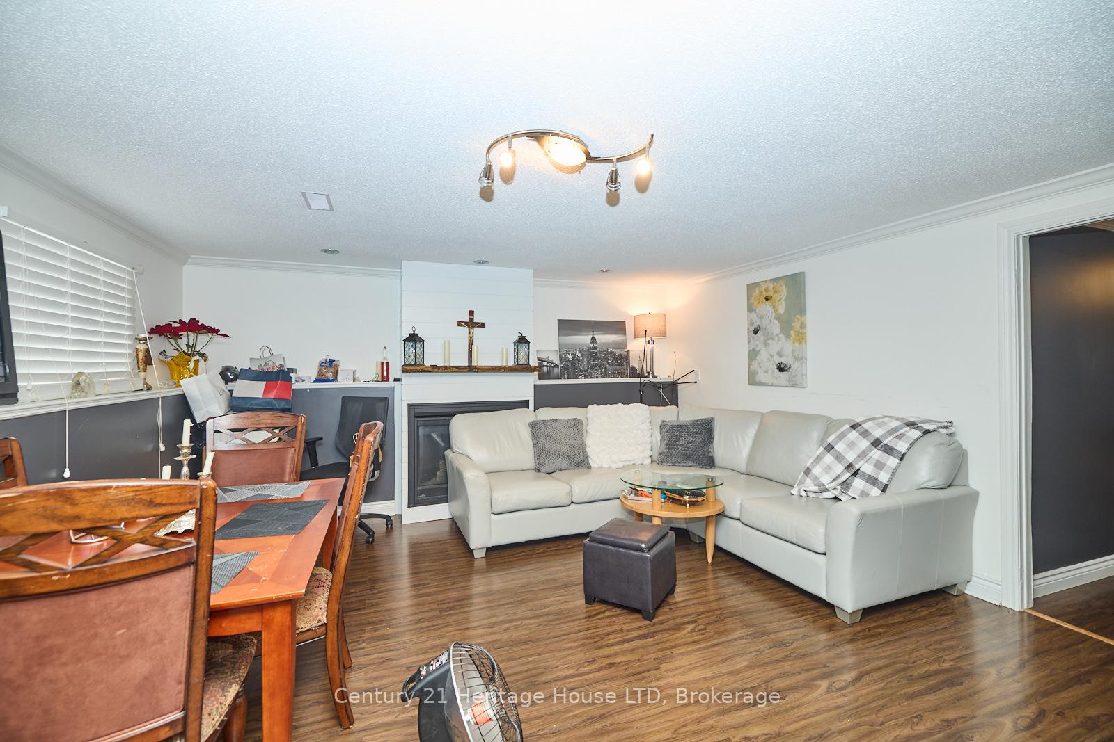 Photo 20 of 27 Mayfair Drive, Welland, Broadway — HOMEH