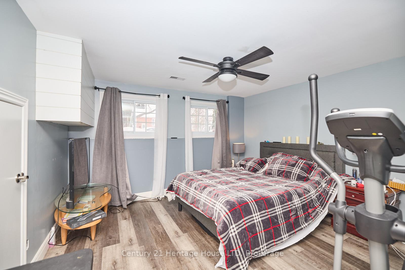 Photo 25 of 27 Mayfair Drive, Welland, Broadway — HOMEH