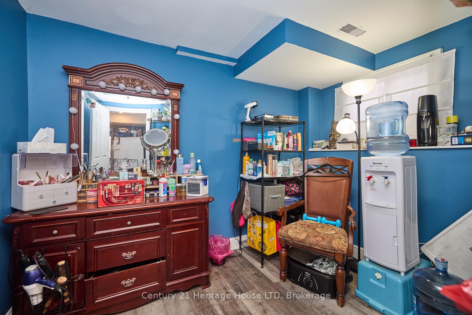 Photo 27 of 27 Mayfair Drive, Welland, Broadway — HOMEH