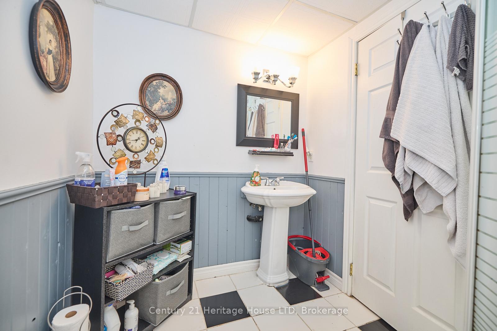 Photo 28 of 27 Mayfair Drive, Welland, Broadway — HOMEH
